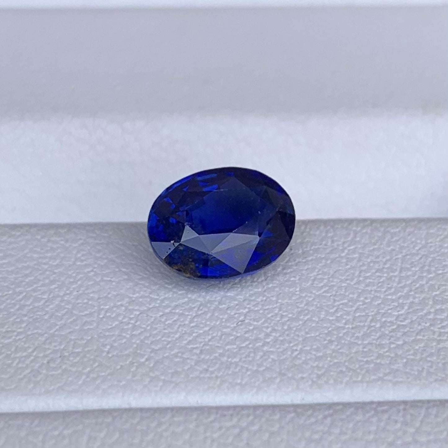 Ceylon Royal Blue Sapphire 1.57ct - (H) - Baza Boutique