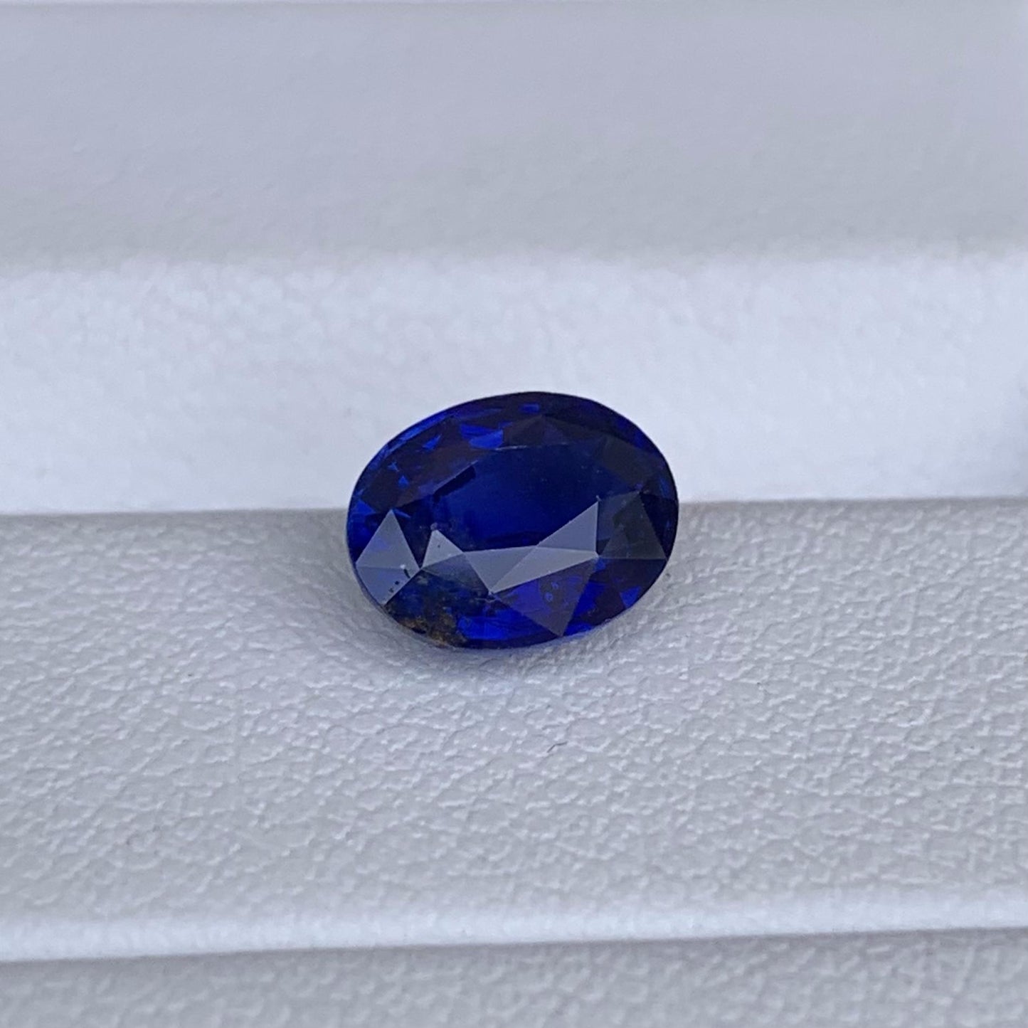 Ceylon Royal Blue Sapphire 1.57ct - (H) - Baza Boutique