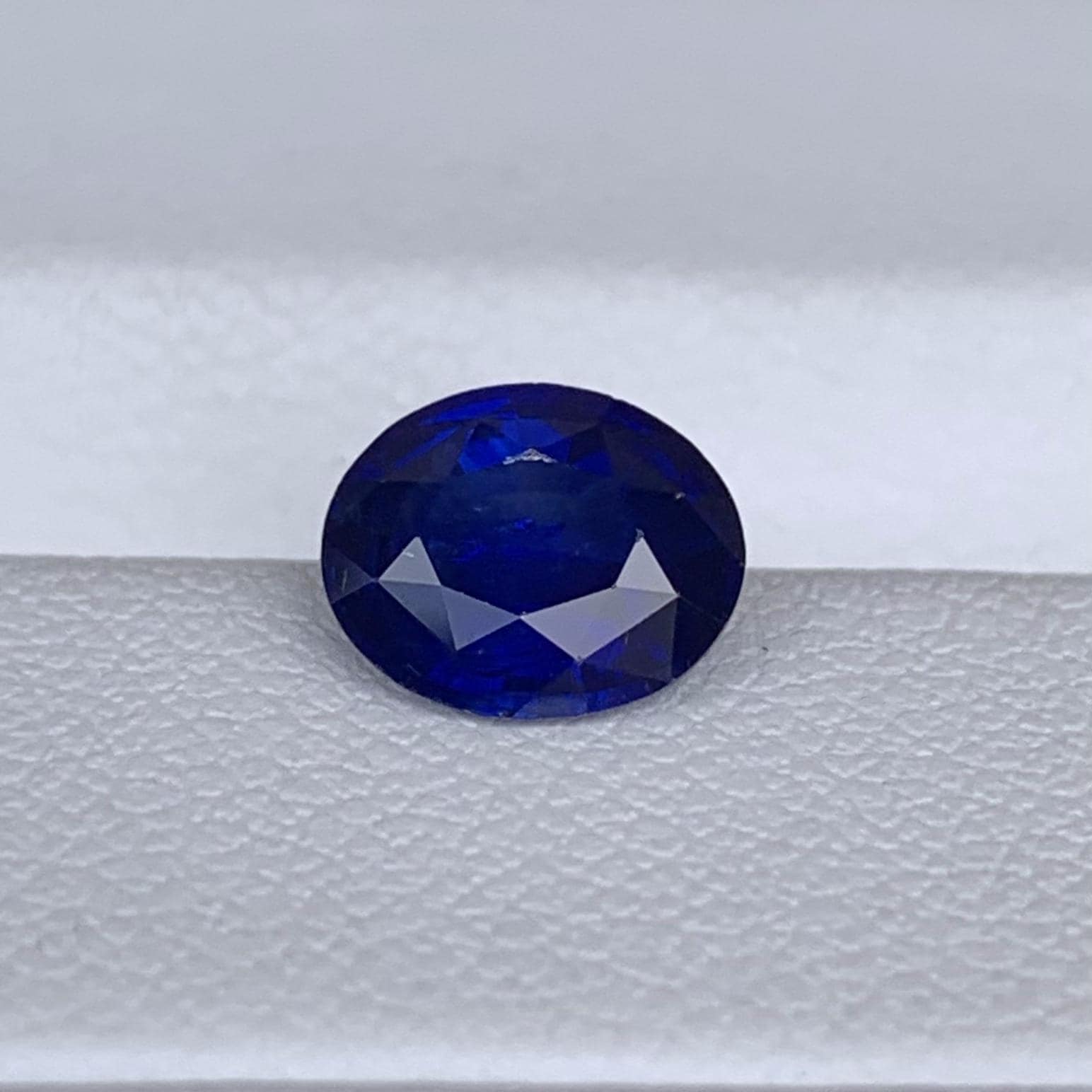 Ceylon Royal Blue Sapphire 2.01ct - (H) - Baza Boutique
