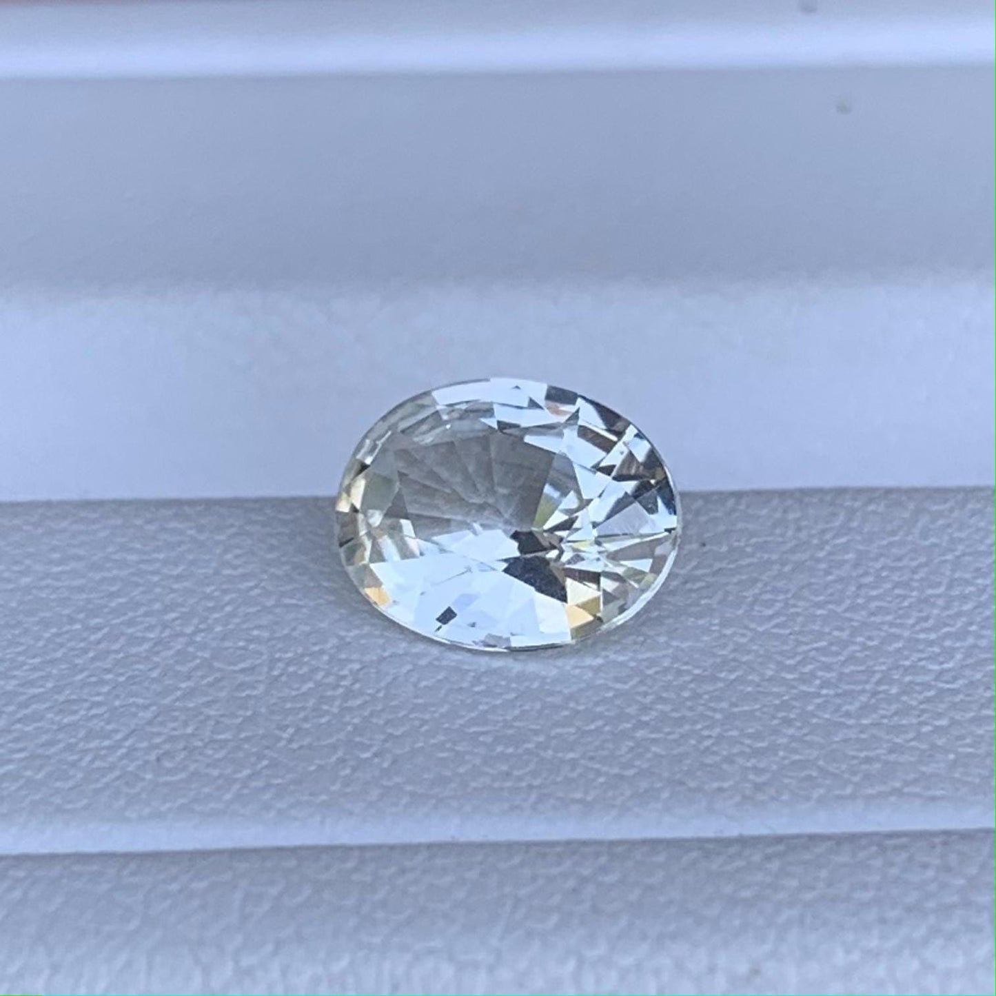 White Sapphire 1.90ct - (UH) - Baza Boutique