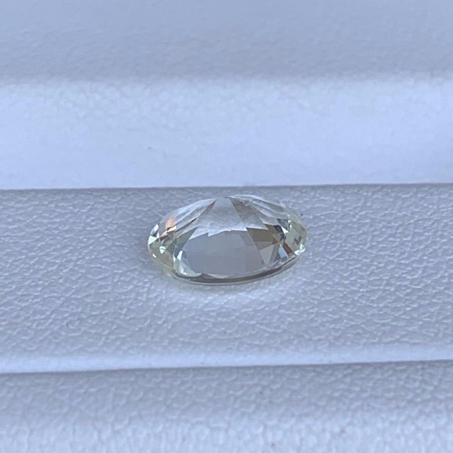 White Sapphire 1.90ct - (UH) - Baza Boutique
