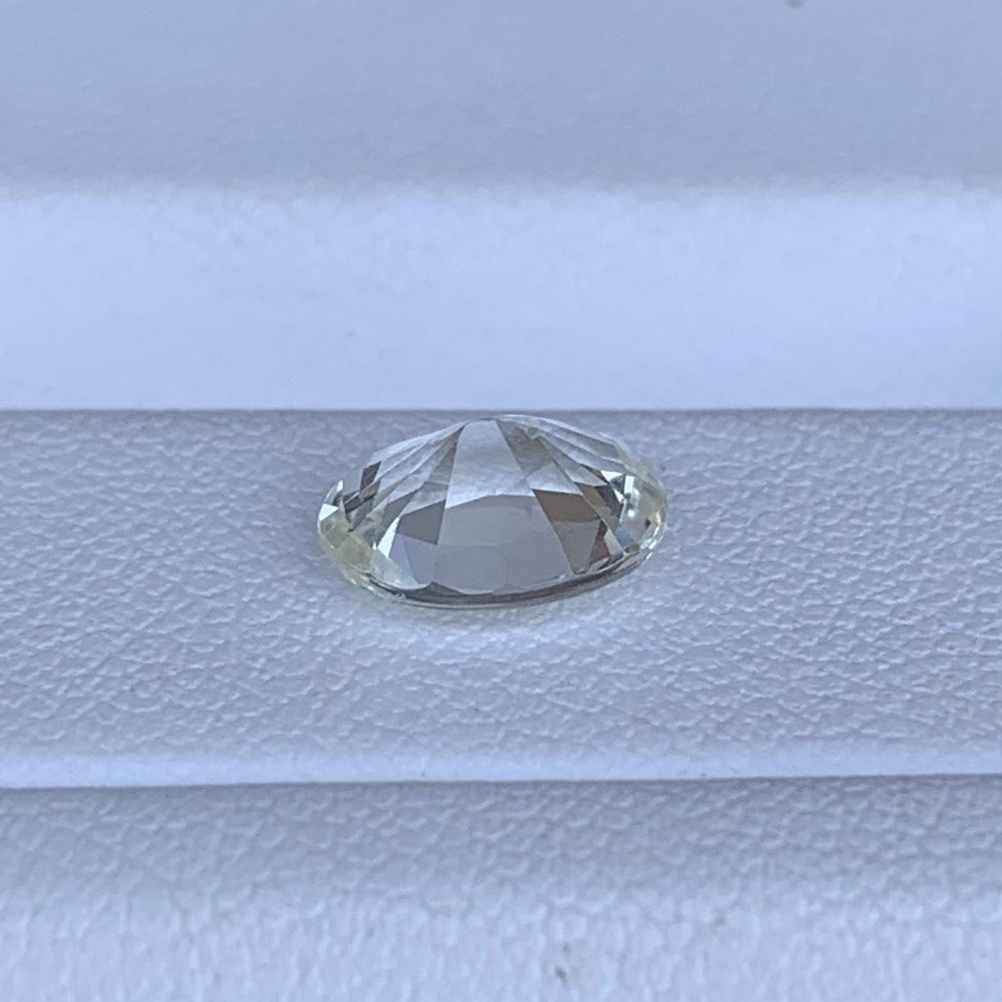 White Sapphire 1.90ct - (UH) - Baza Boutique