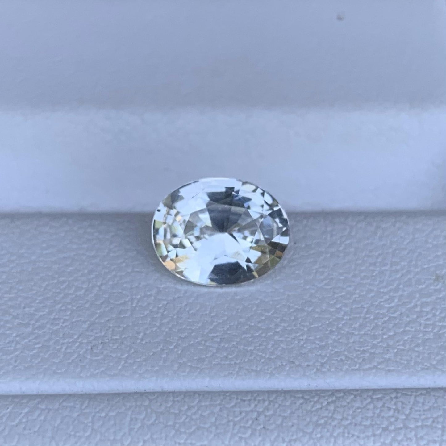 White Sapphire 1.90ct - (UH) - Baza Boutique