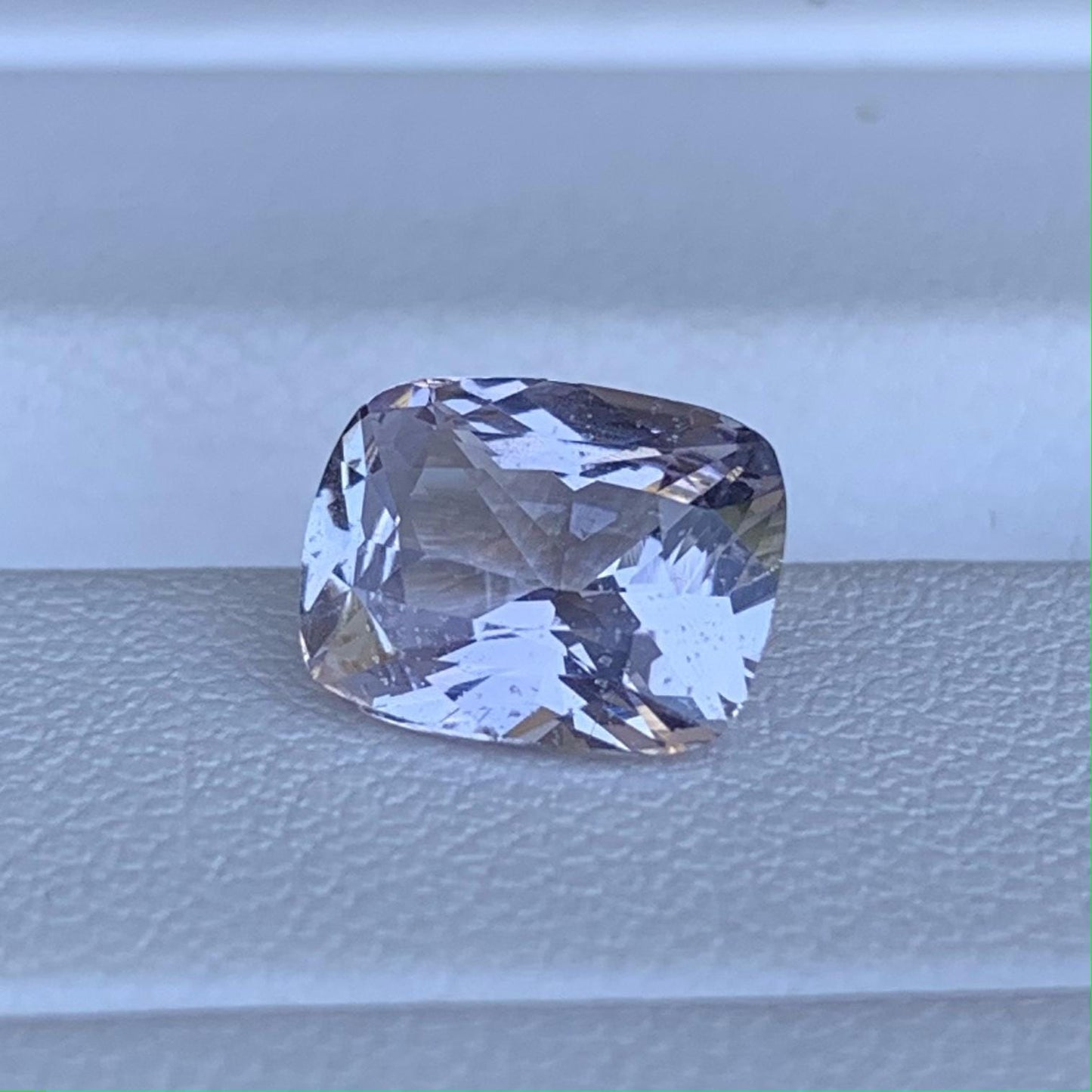 Lavender Sapphire 2.42ct - (UH) - Baza Boutique