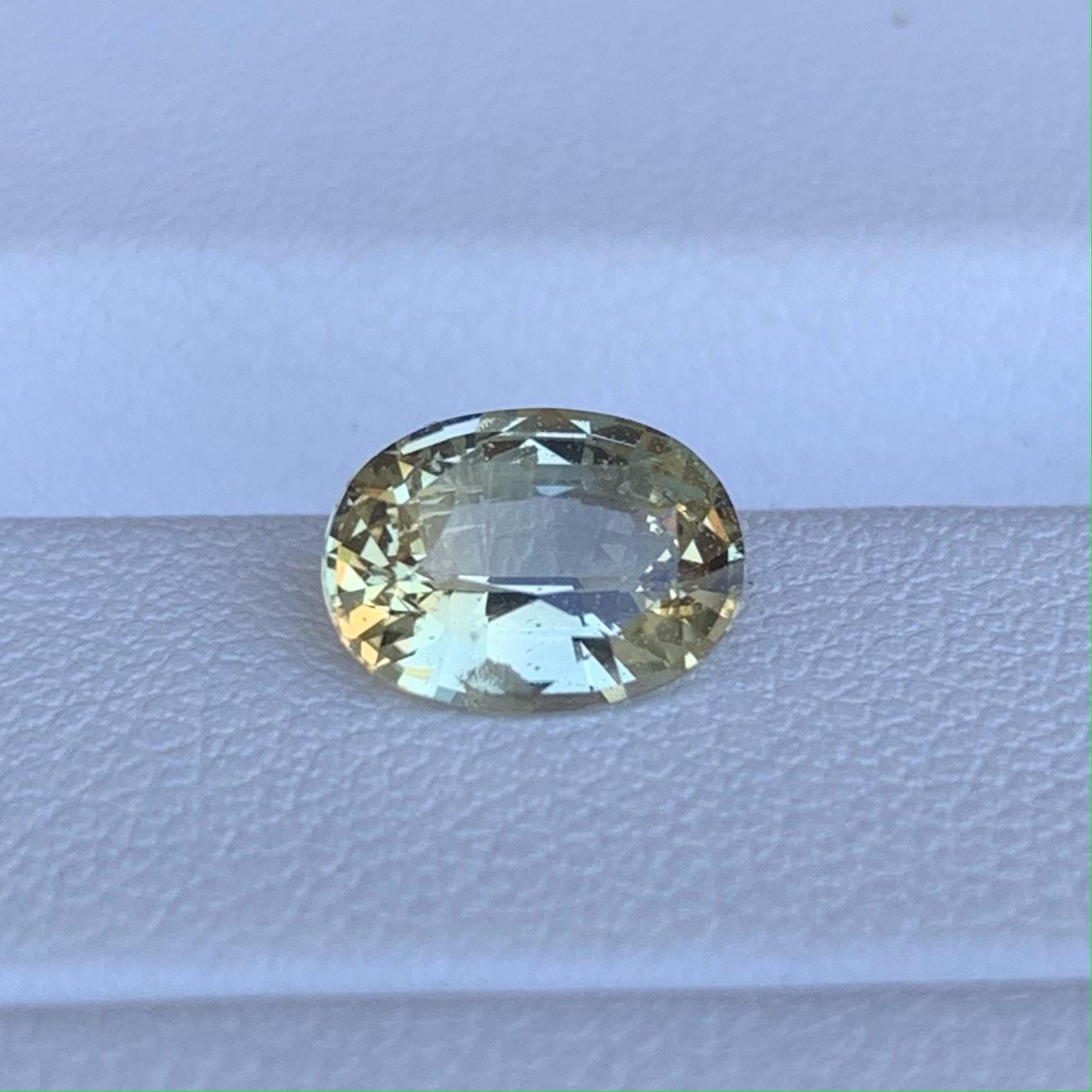 Natural Yellow Sapphire 1.51ct - (UH) - Baza Boutique