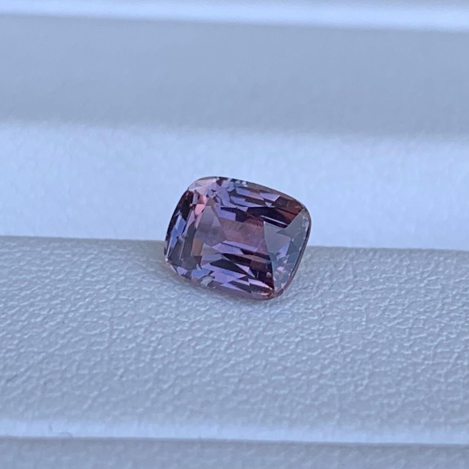 Multi-color Sapphire 1.15ct - (UH) - Baza Boutique