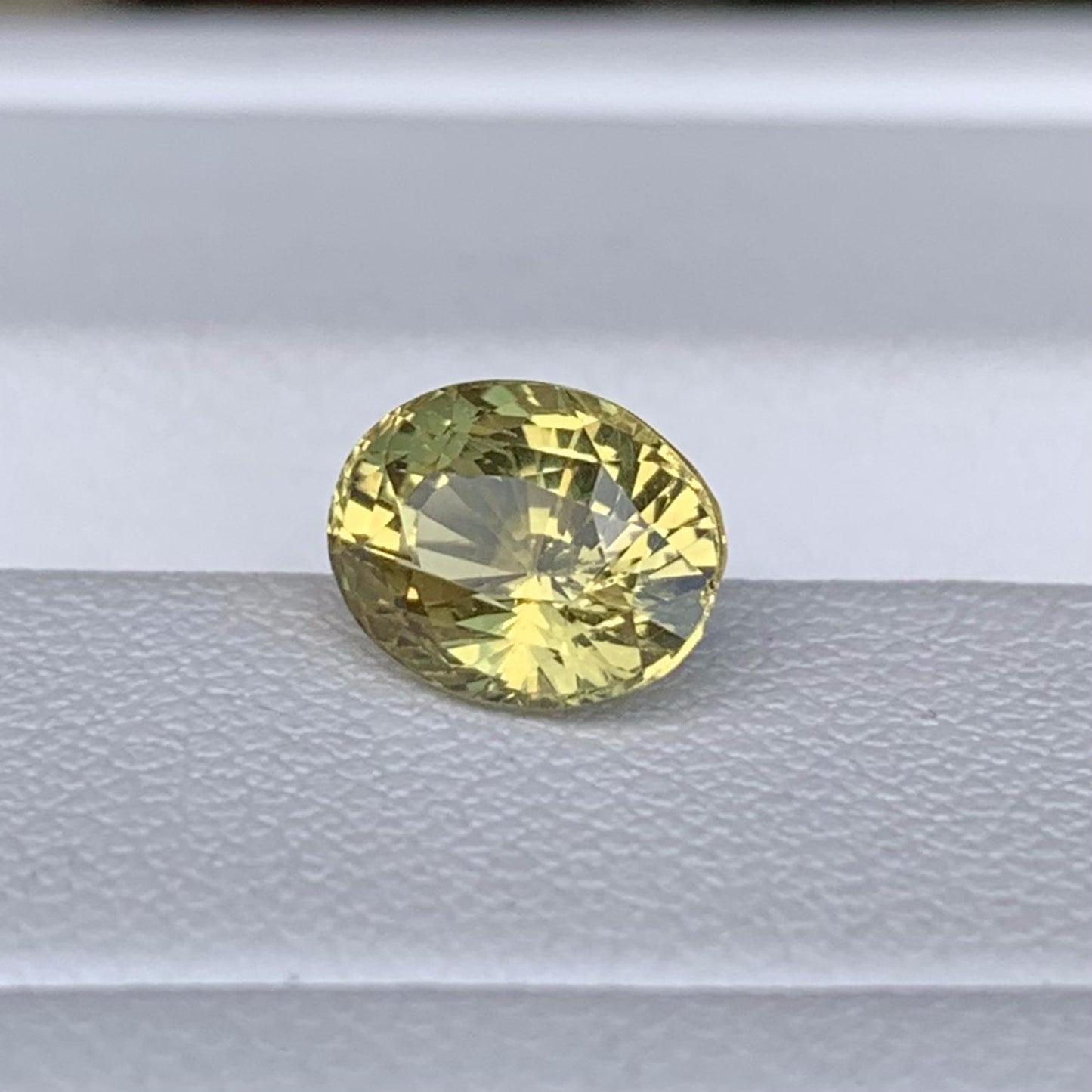 Rare Chrysoberyl 1.69ct - (UH) - Baza Boutique