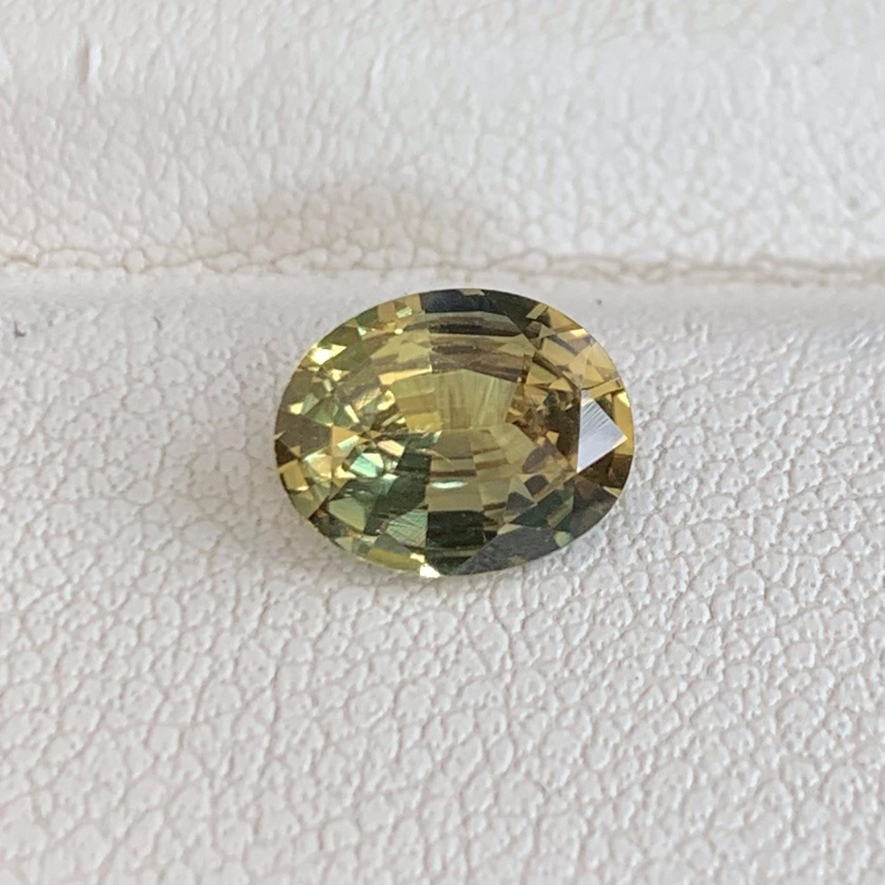 Natural Green Sapphire 1.48ct - (H) - Baza Boutique