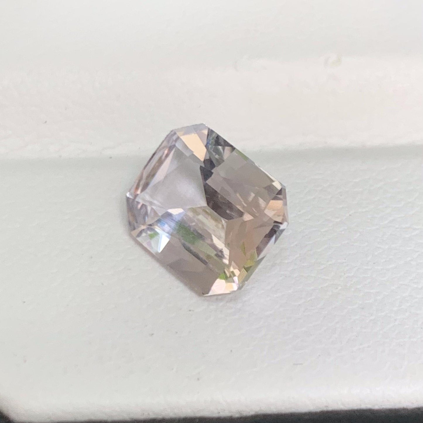 Natural Peach Sapphire 3.08ct - (H) - Baza Boutique