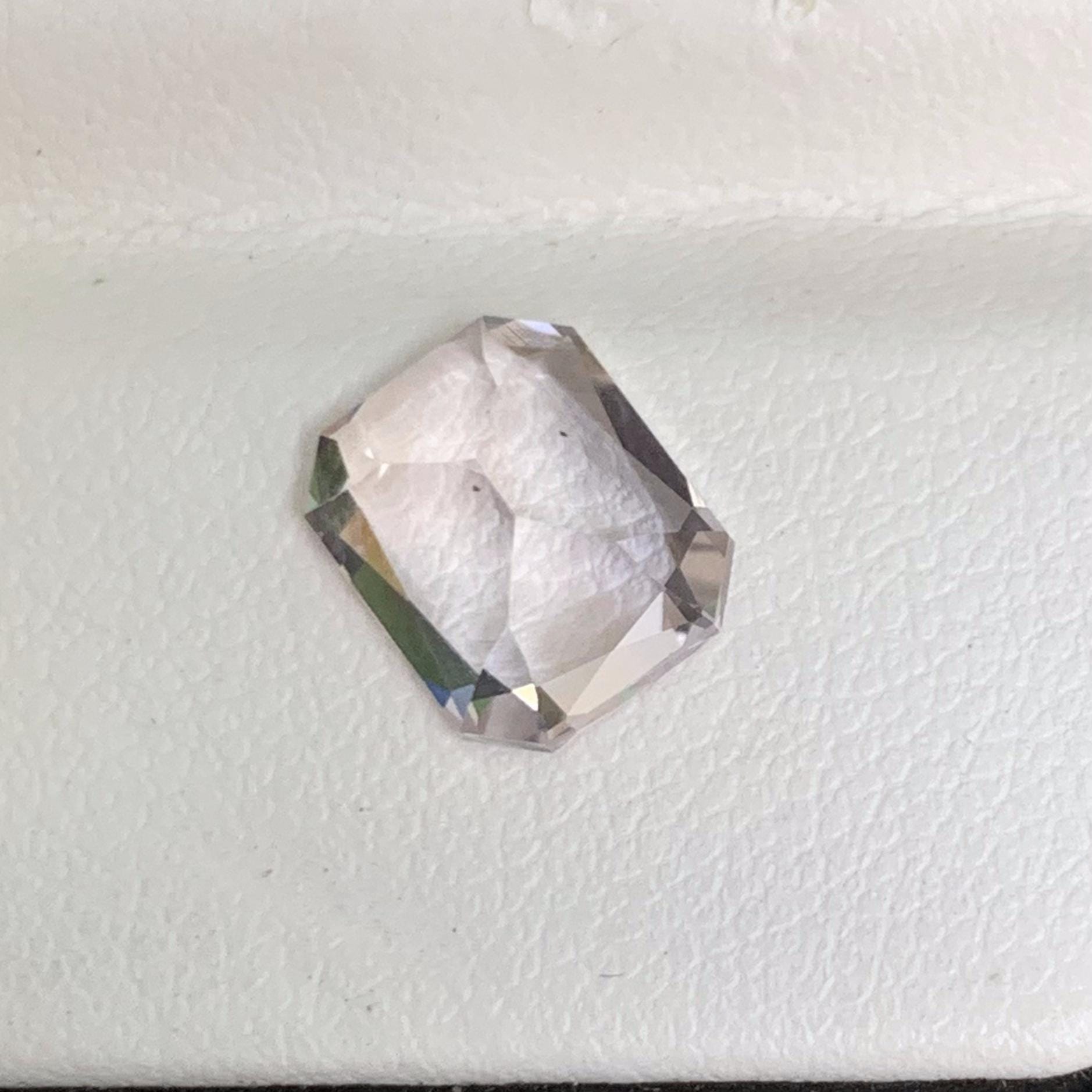 Natural Peach Sapphire 3.08ct - (H) - Baza Boutique