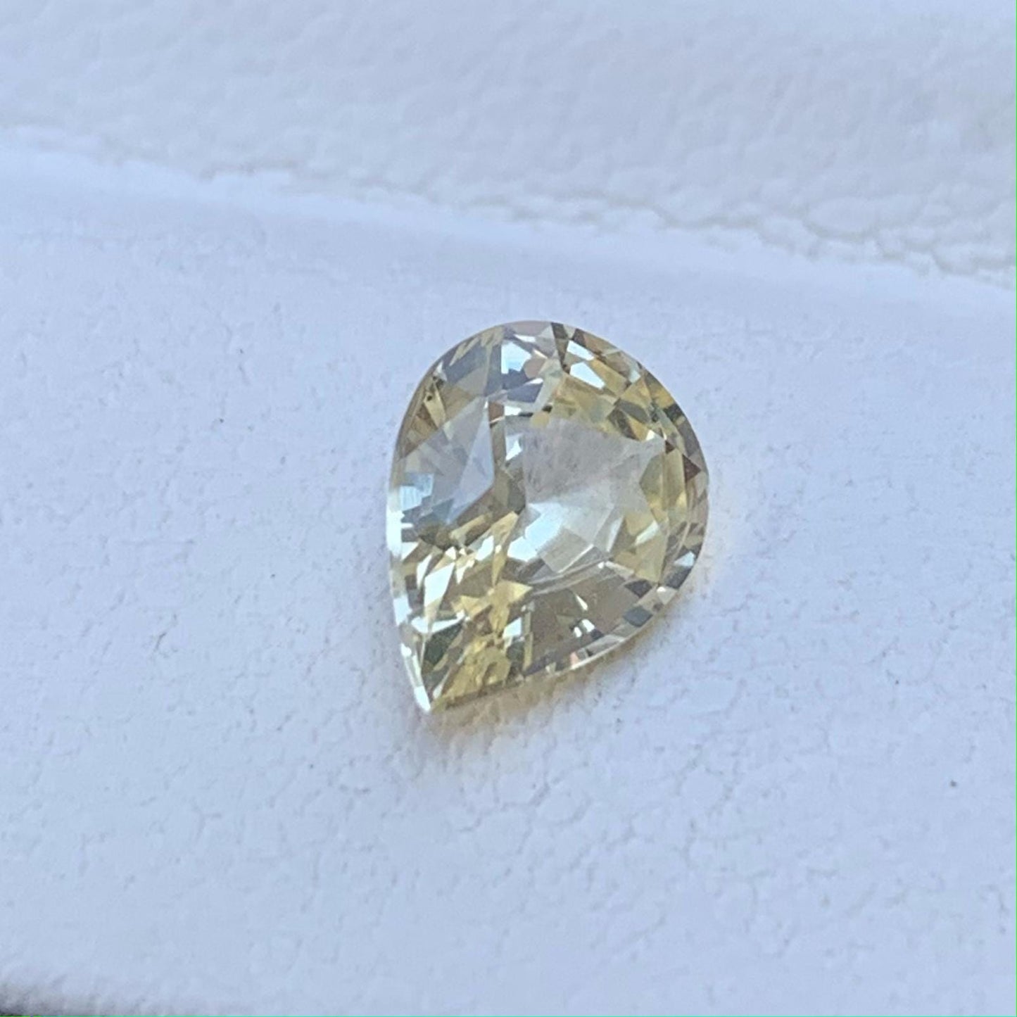 Natural Tiffany Yellow Sapphire 1.34ct - (H) - Baza Boutique