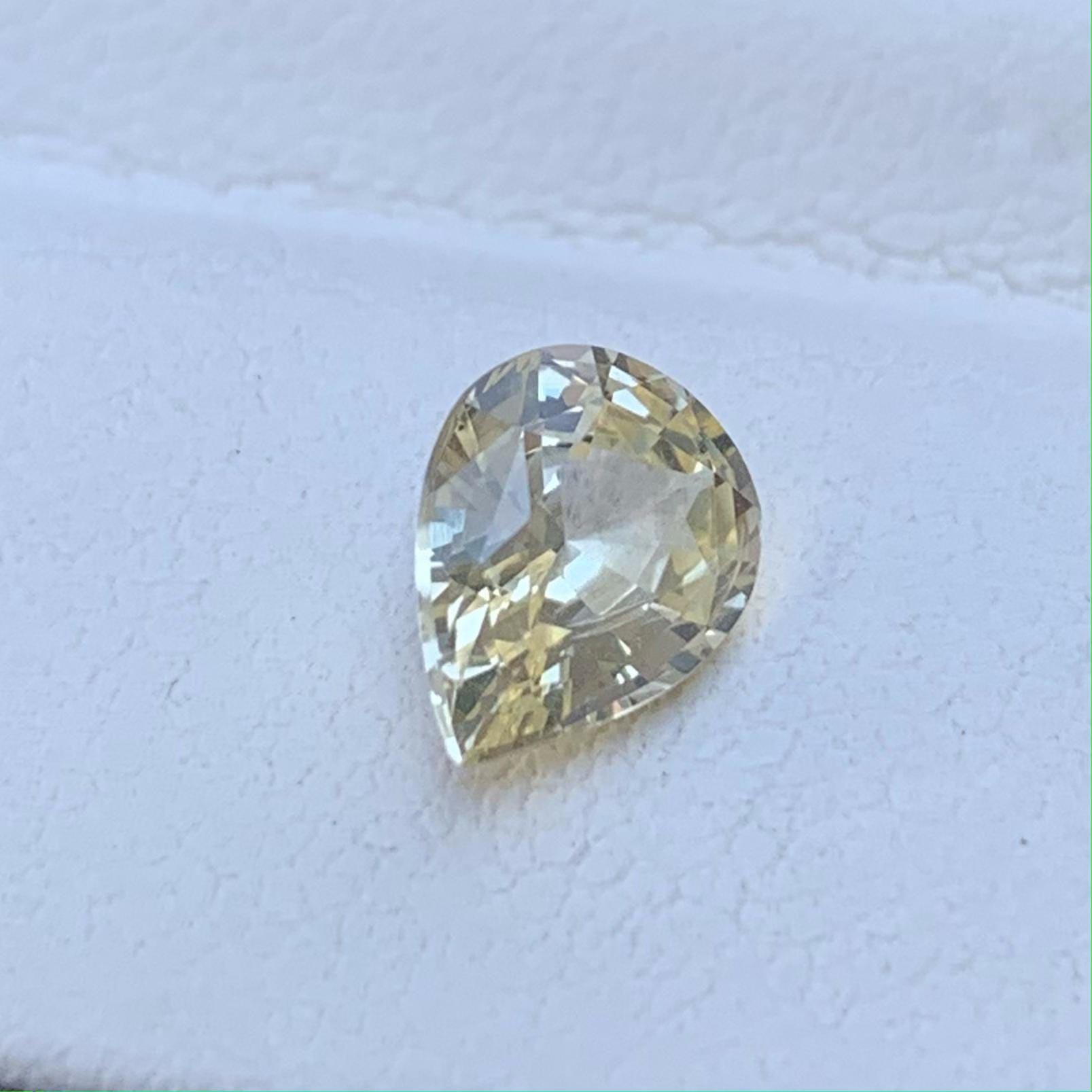 Natural Tiffany Yellow Sapphire 1.34ct - (H) - Baza Boutique