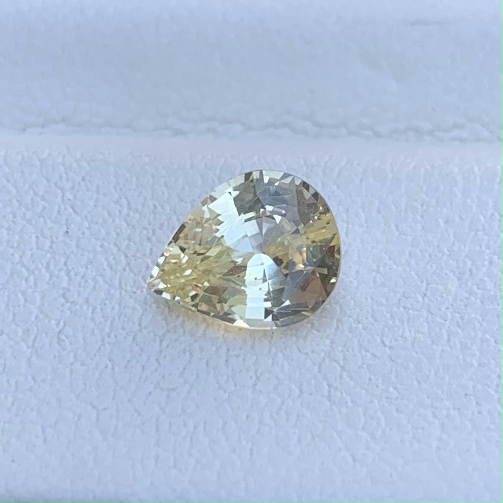 Natural Tiffany Yellow Sapphire 1.34ct - (H) - Baza Boutique