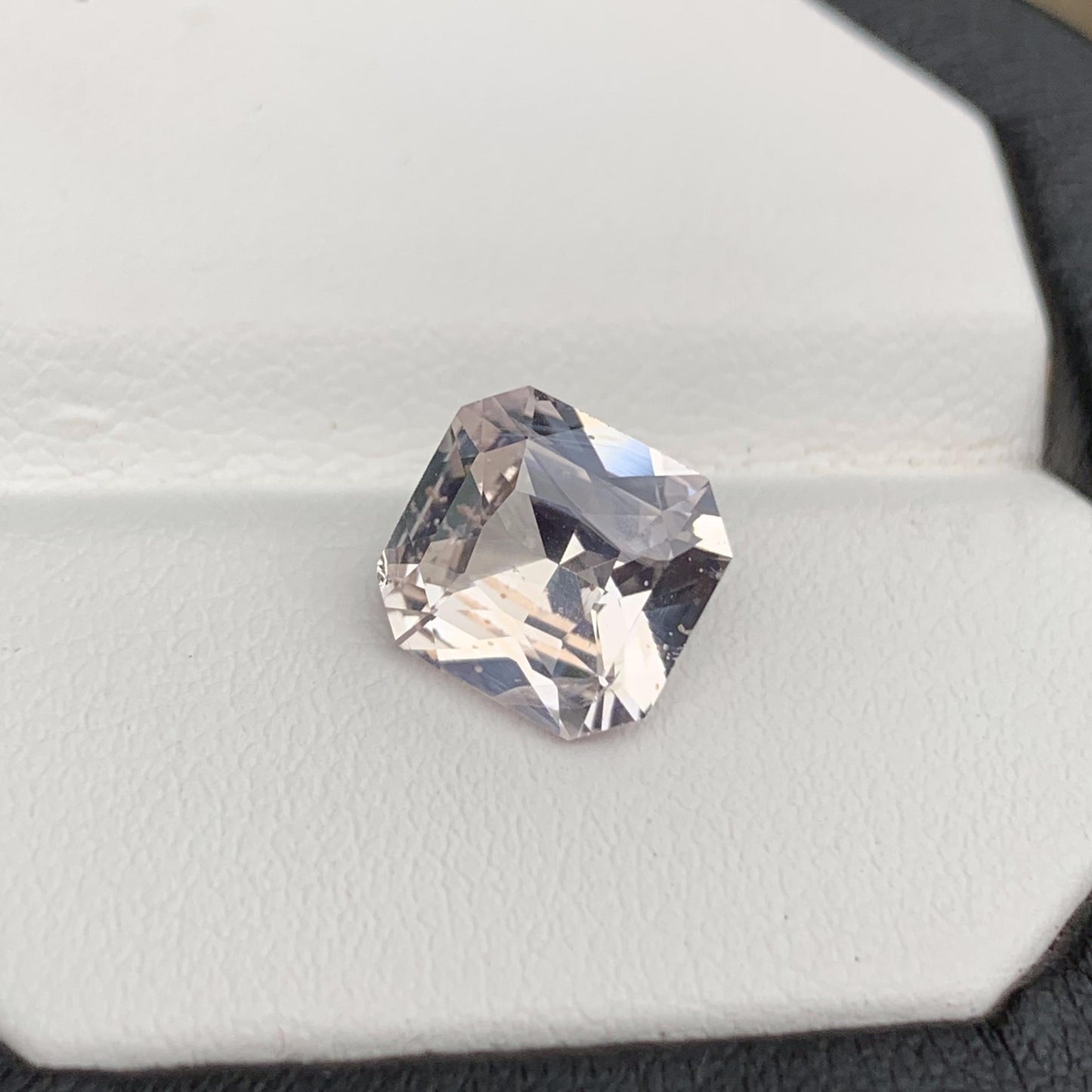 Natural Peach Sapphire 3.27ct - (H) - Baza Boutique