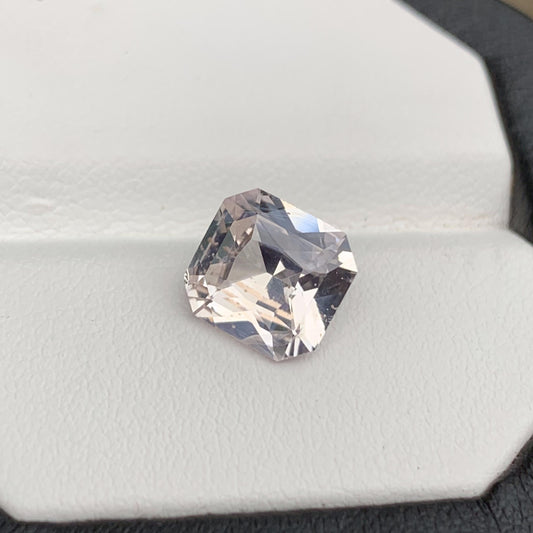 Natural Peach Sapphire 3.27ct - (H) - Baza Boutique