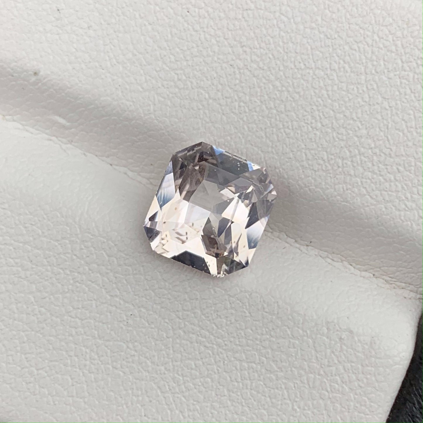 Natural Peach Sapphire 3.27ct - (H) - Baza Boutique