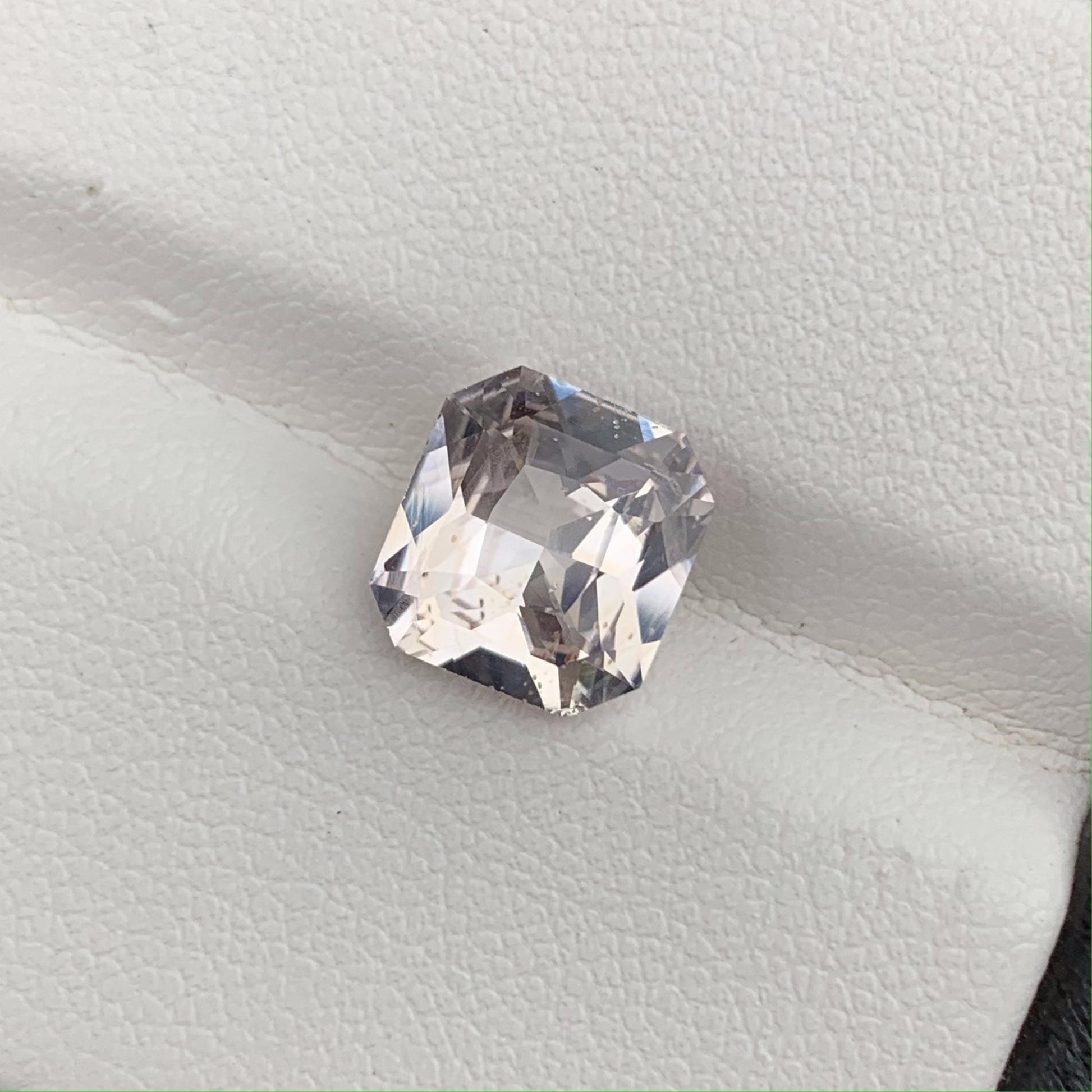 Natural Peach Sapphire 3.27ct - (H) - Baza Boutique