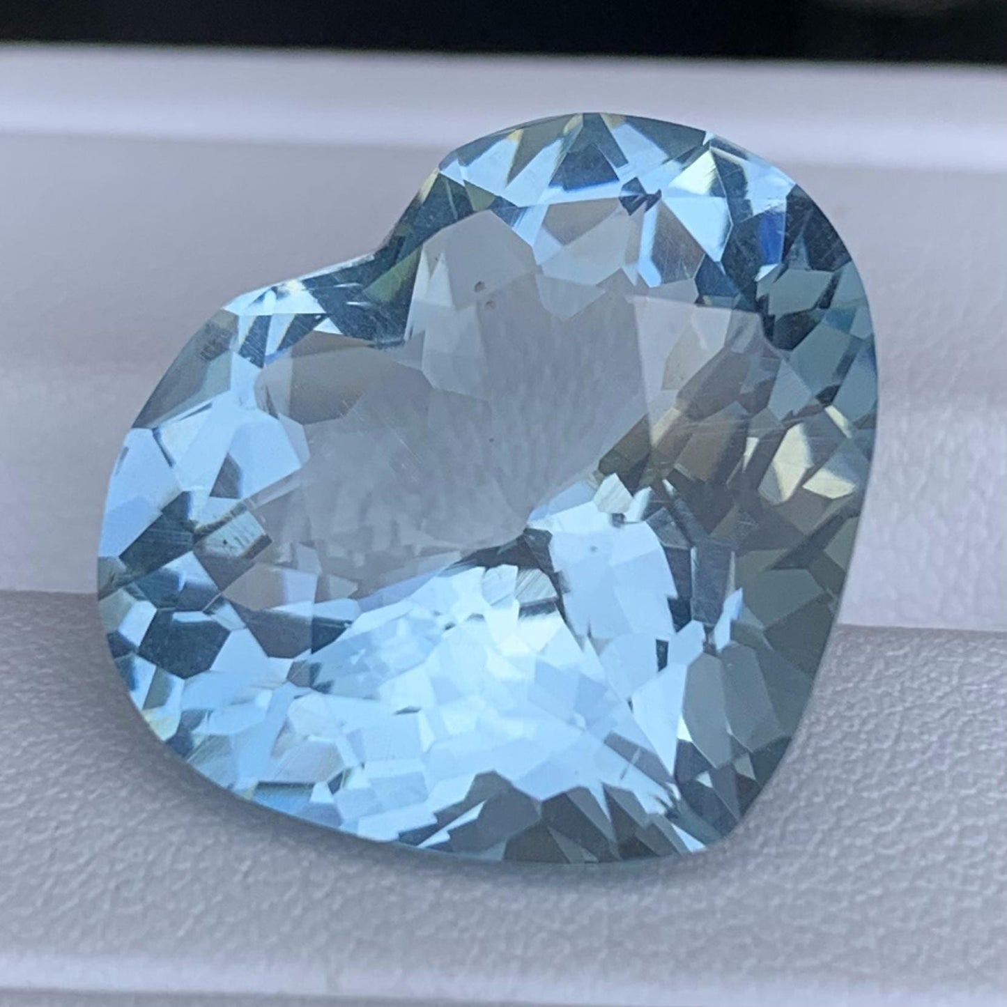 Natural 19.04 Carat Aquamarine Heart Shaped Gemstone from Ceylon - (UH) - Baza Boutique