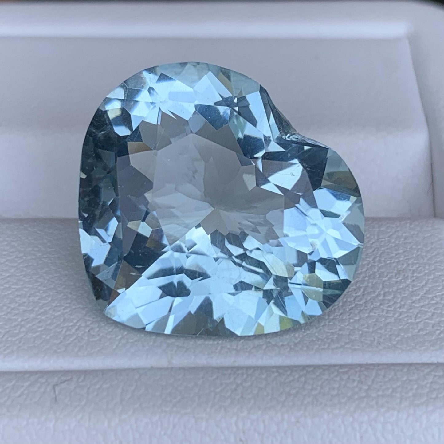 Natural 19.04 Carat Aquamarine Heart Shaped Gemstone from Ceylon - (UH) - Baza Boutique