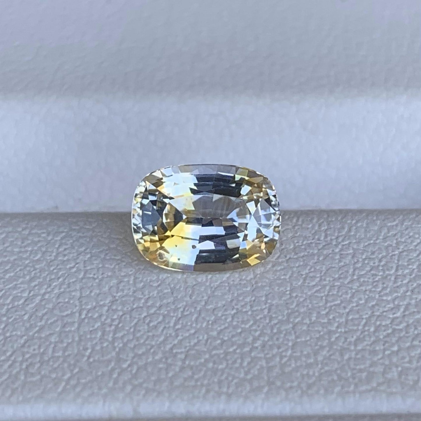 Bi Color Sapphire 1.60ct - (H) - Baza Boutique