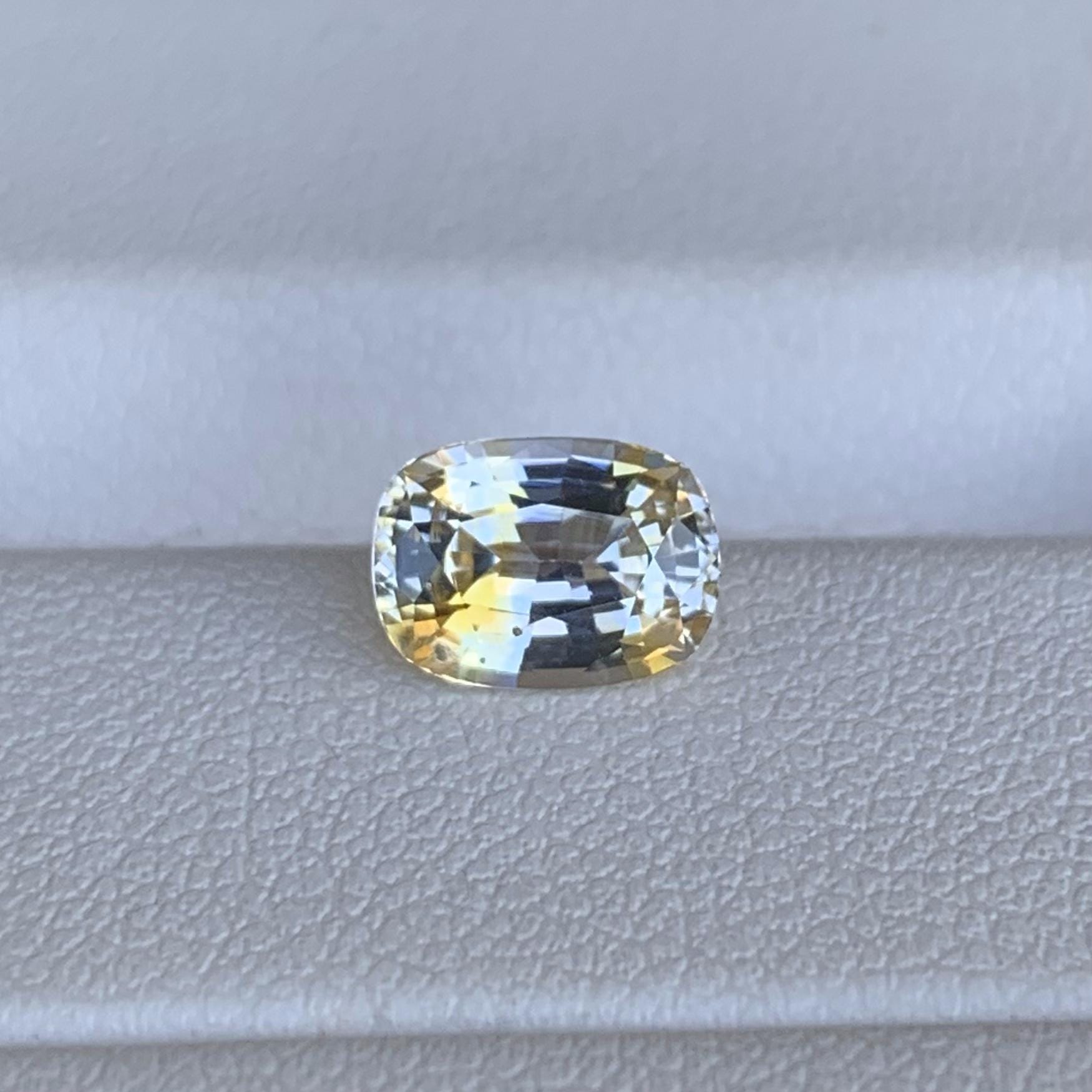 Bi Color Sapphire 1.60ct - (H) - Baza Boutique