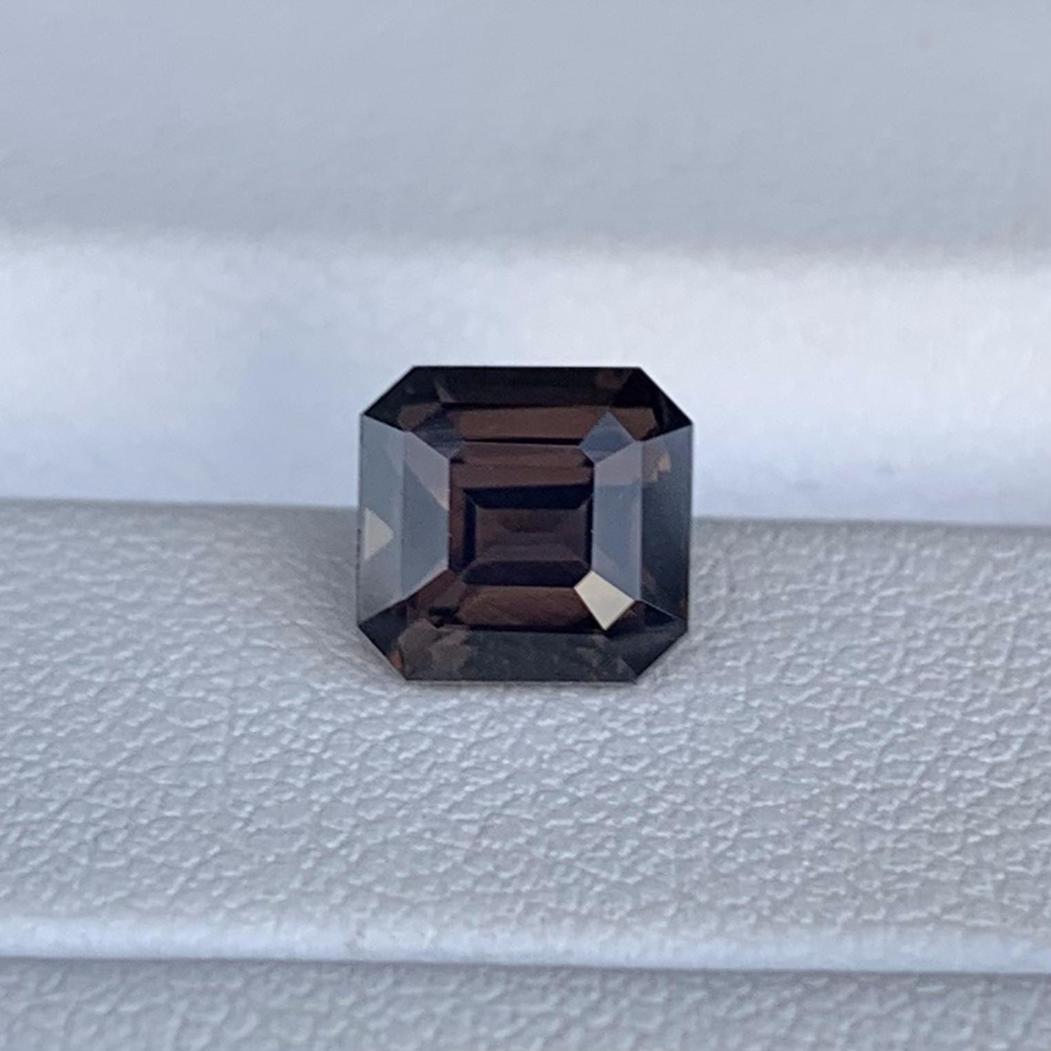 Natural Whiskey Spinel 2.19ct - (UH) - Baza Boutique