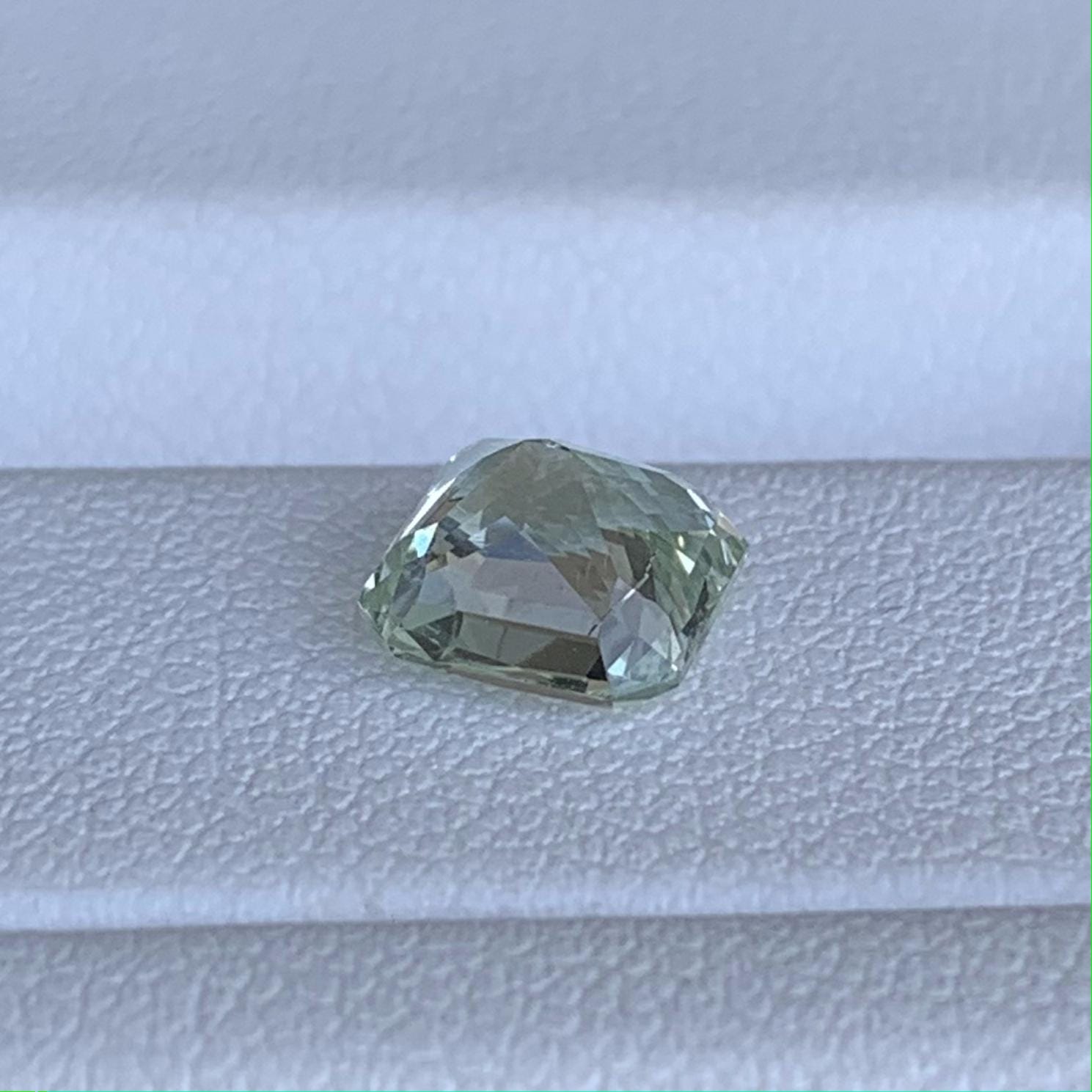 Certified Mint Green Sapphire 1.92ct - (H) - Baza Boutique