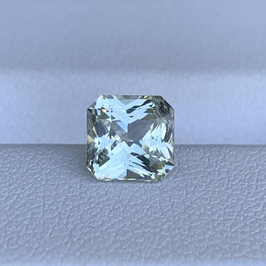 Certified Mint Green Sapphire 1.92ct - (H) - Baza Boutique