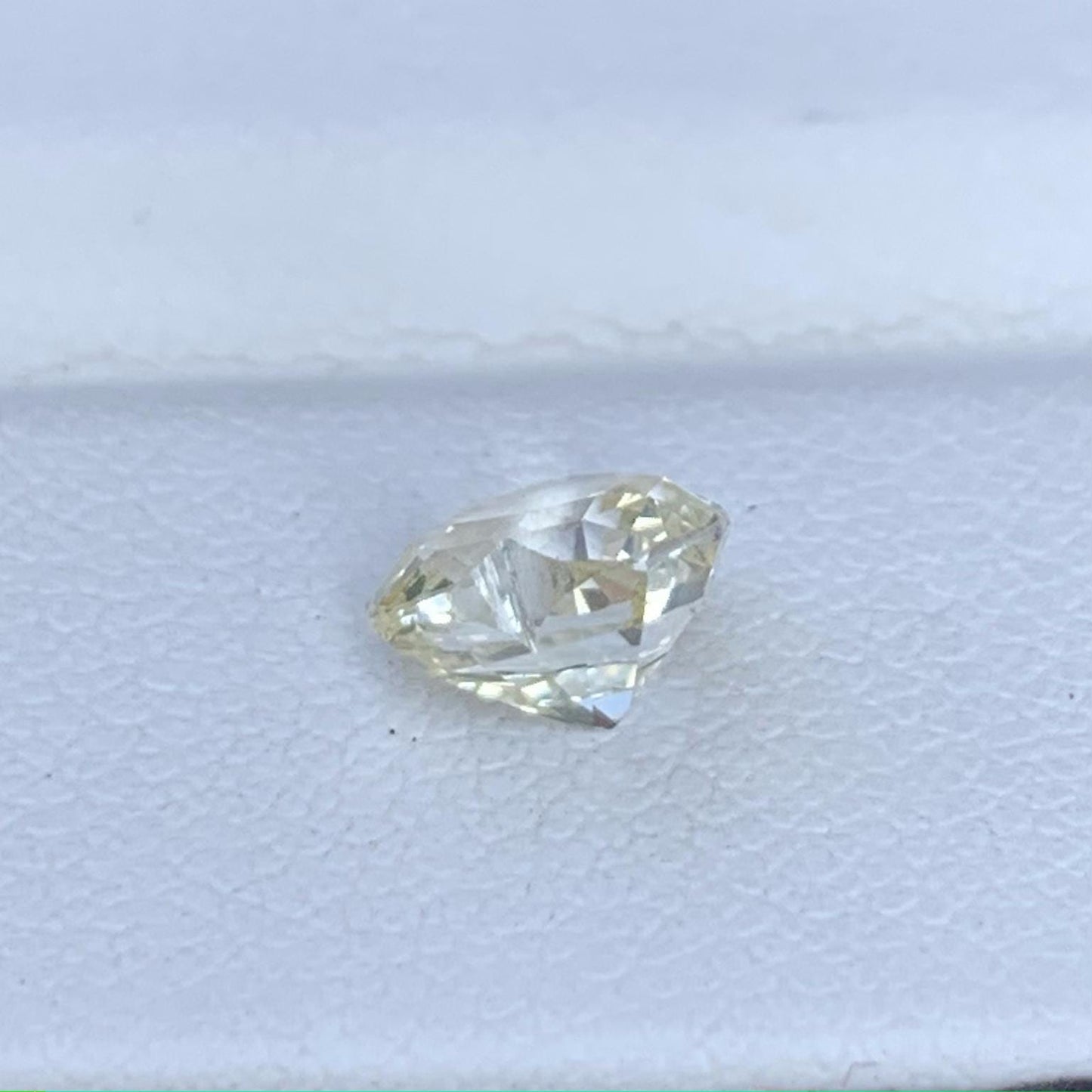 Heart Shaped Natural Yellow Sapphire 1.65ct (H) - Baza Boutique