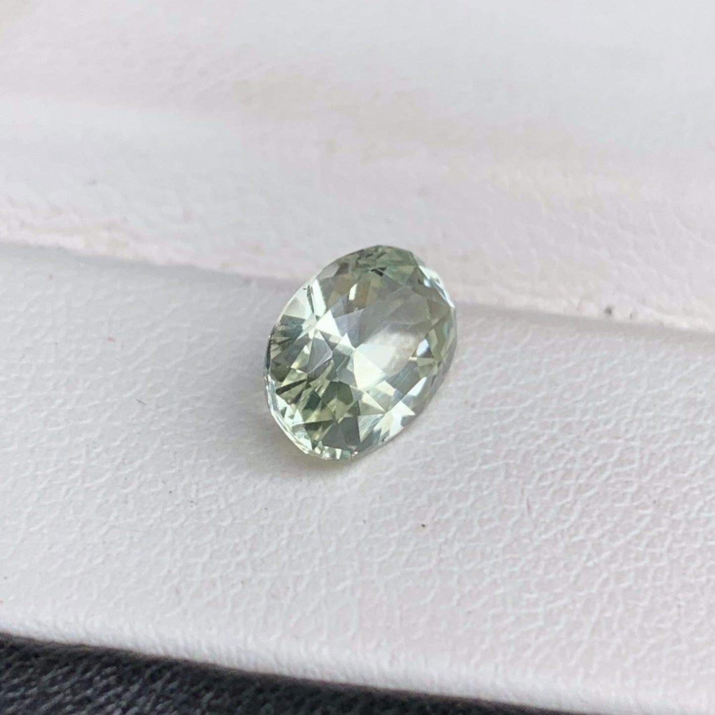 Natural Lemon Green Sapphire 2.01ct (H) - Baza Boutique