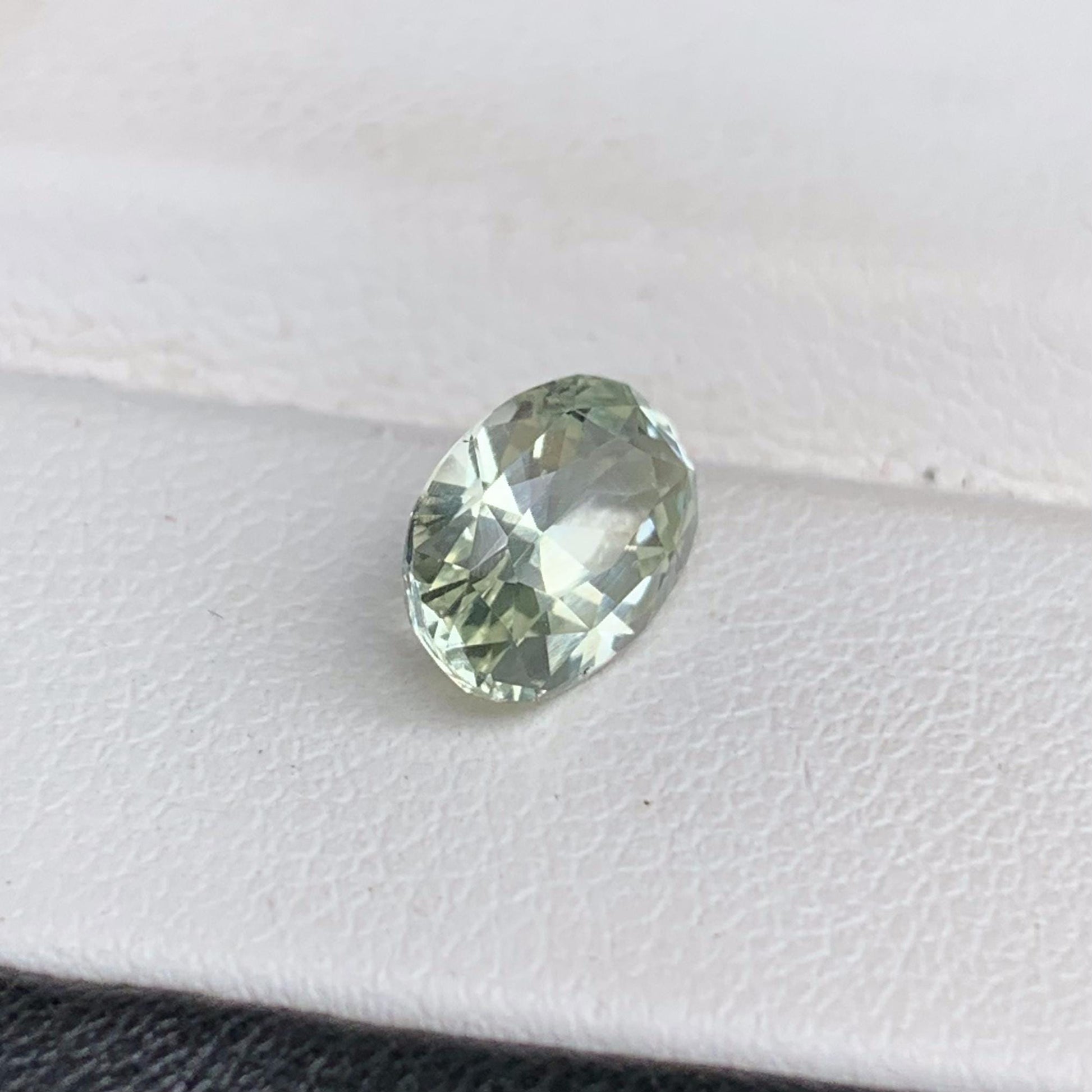 Natural Lemon Green Sapphire 2.01ct (H) - Baza Boutique