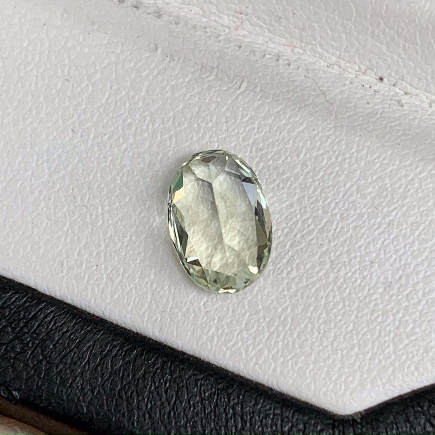 Natural Lemon Green Sapphire 2.01ct (H) - Baza Boutique