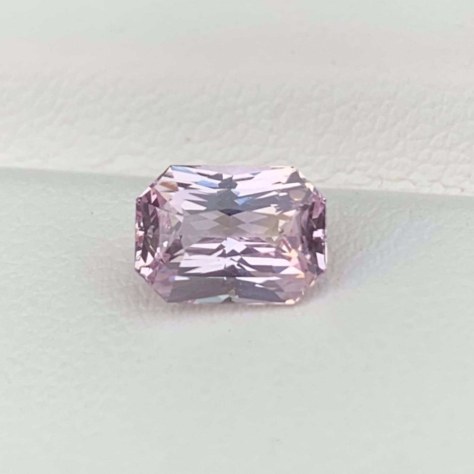 Peach Sapphire 1.56ct (UH) - Baza Boutique