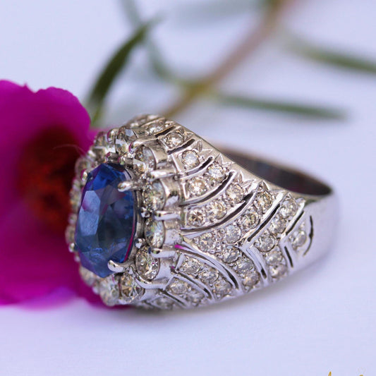 Cornflower Blue Sapphire 4.28ct Ring with Natural Diamonds in White Gold