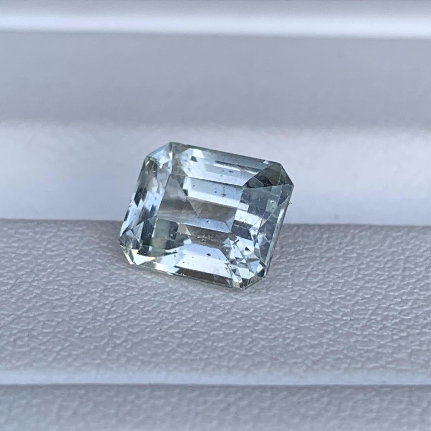 Natural Ceylon White Sapphire 2.60ct - (N) - Baza Boutique