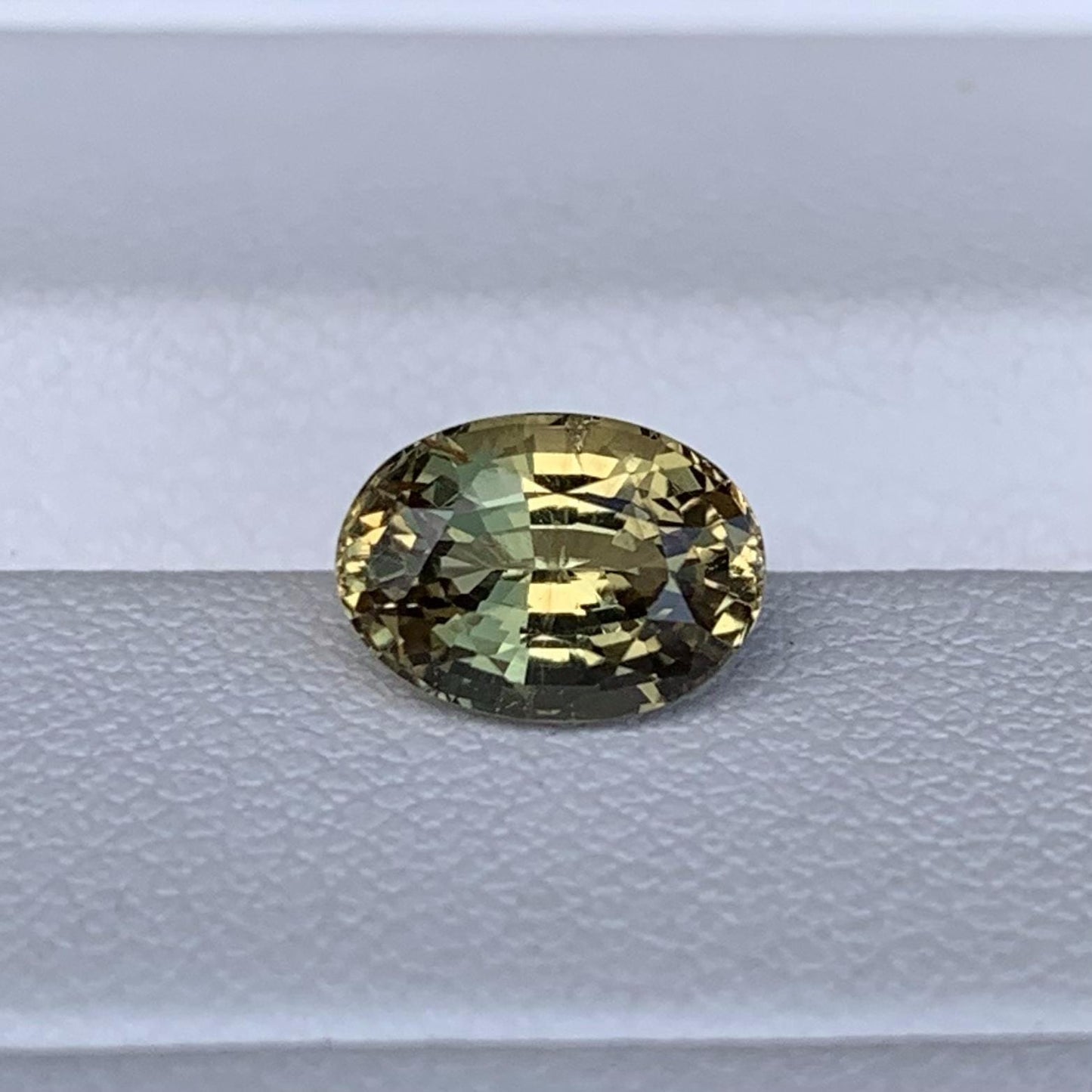 Multi Color Chrysoberyl 1.72ct - (UH)