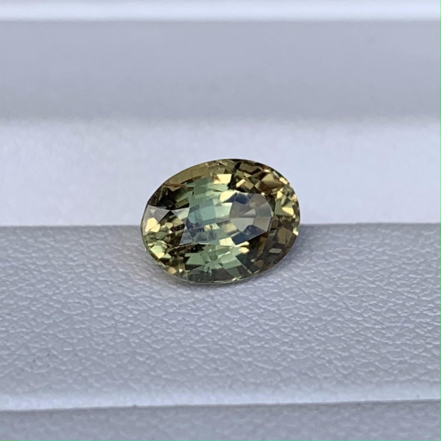 Multi Color Chrysoberyl 1.72ct - (UH)