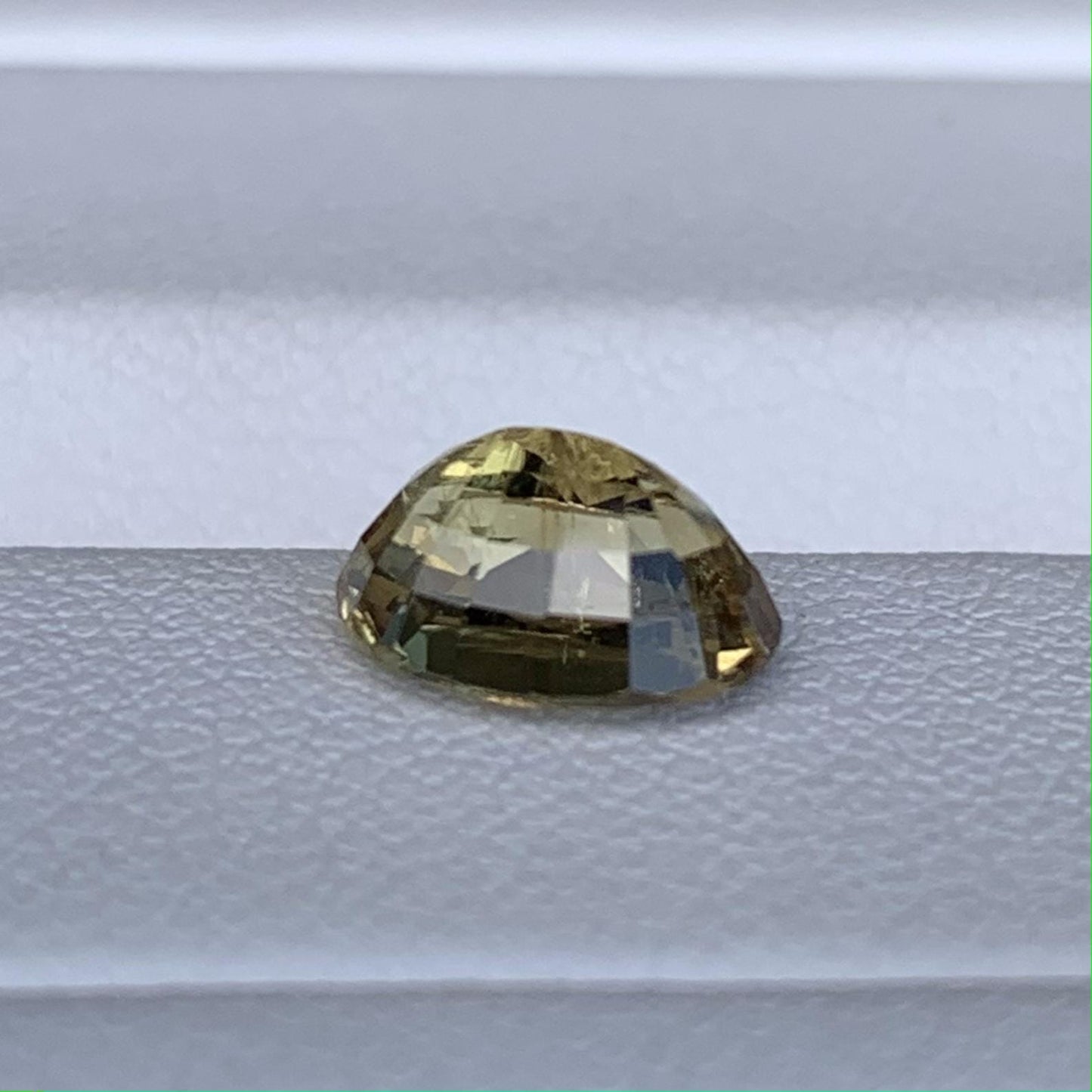 Multi Color Chrysoberyl 1.72ct - (UH)