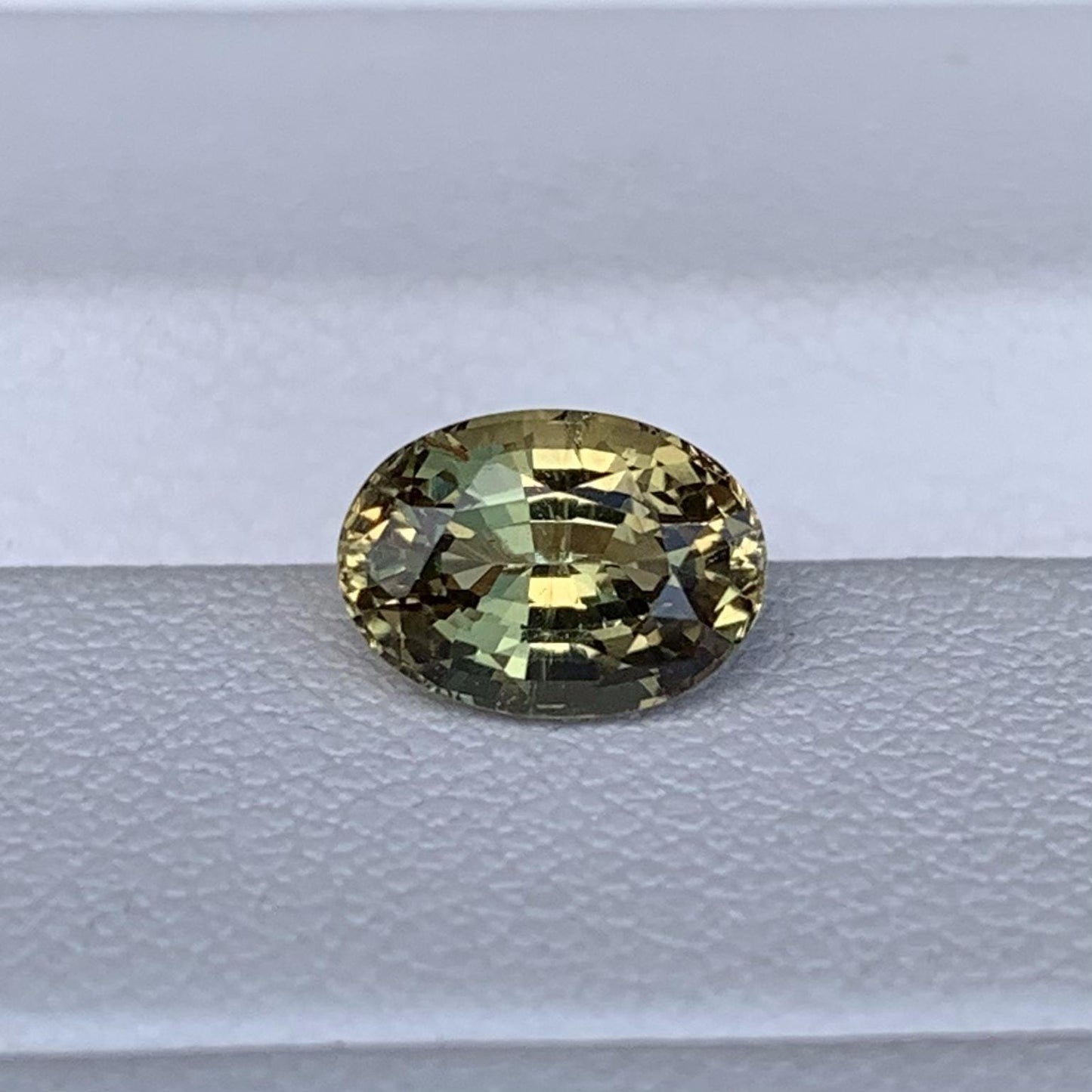 Multi Color Chrysoberyl 1.72ct - (UH)