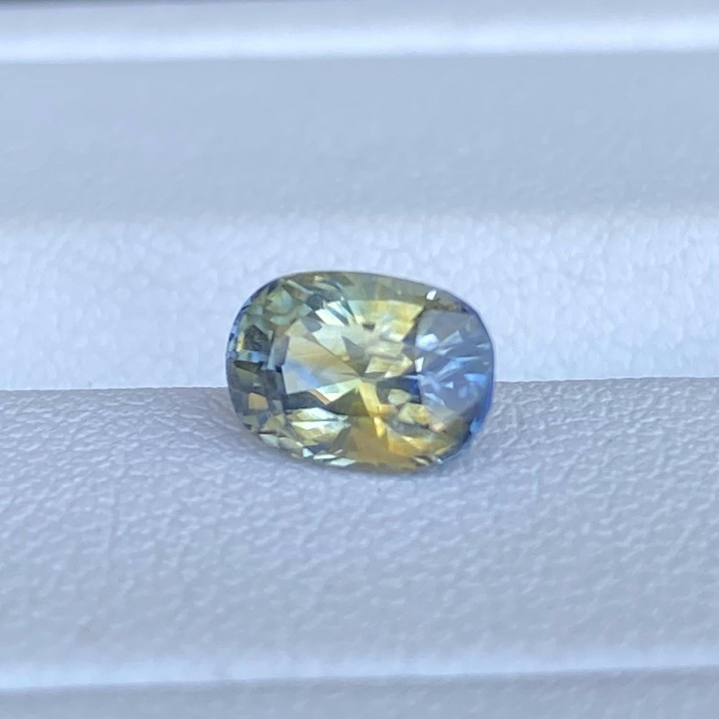 Rare Bi Color Sapphire 1.45ct (H) - Baza Boutique
