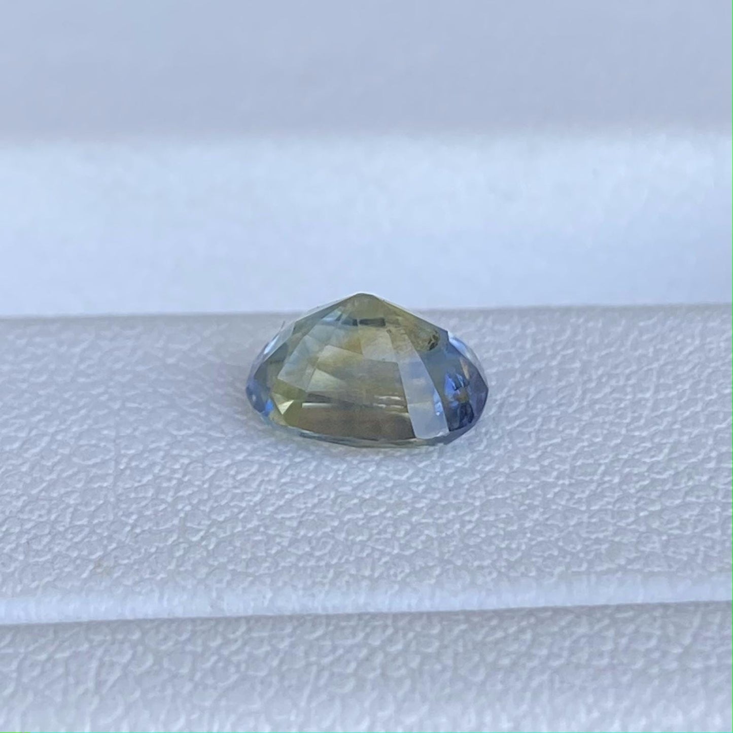 Rare Bi Color Sapphire 1.45ct (H) - Baza Boutique