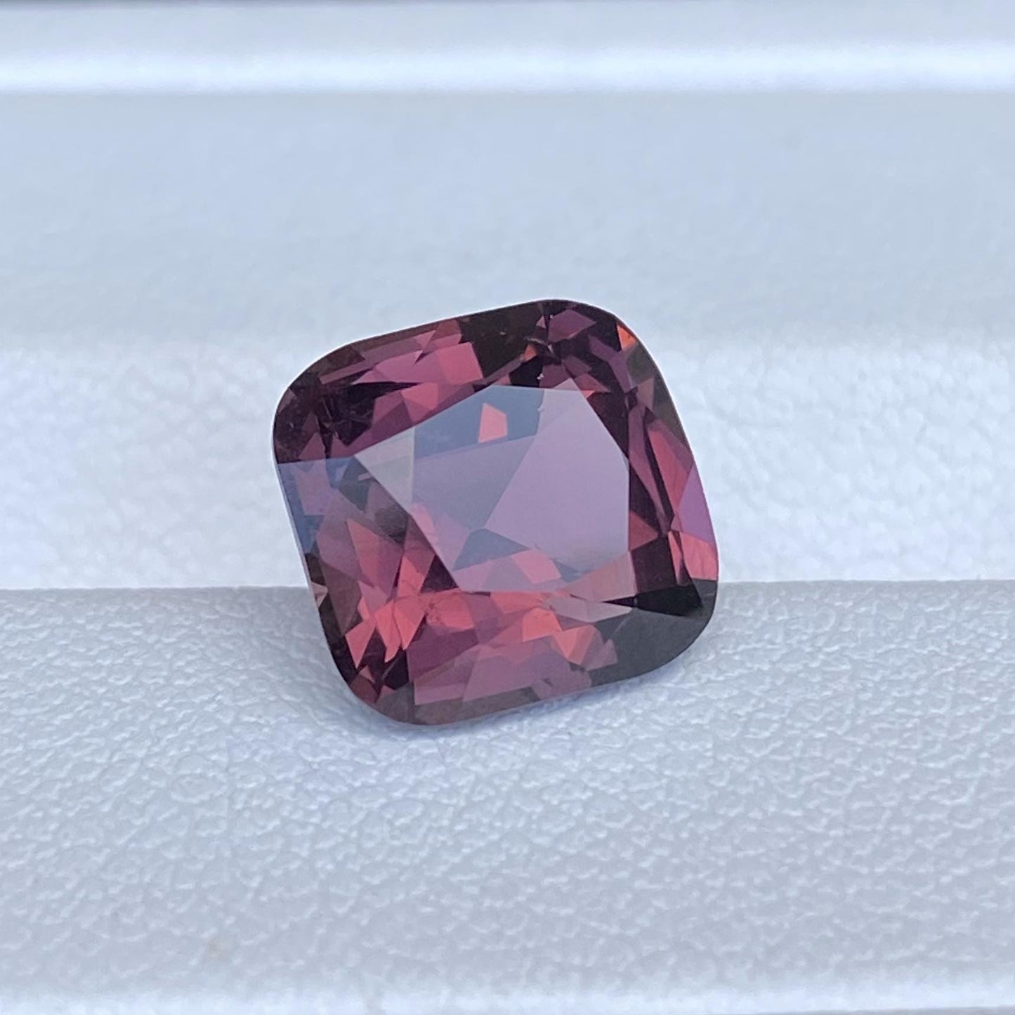Natural Spinel from Tanzania 4.29ct - (UH) - Baza Boutique