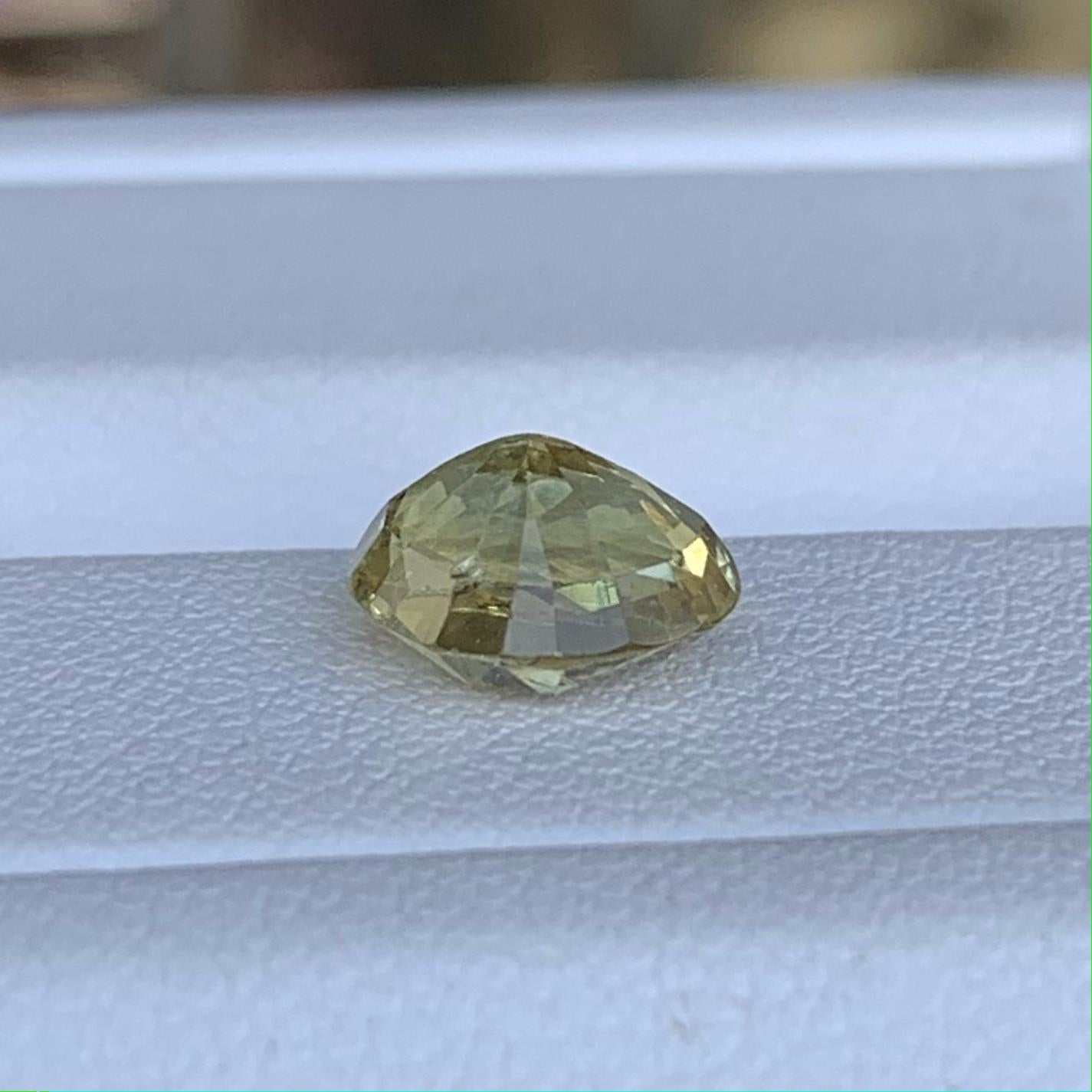 Triangular Chrysoberyl 2.06ct - (UH) - Baza Boutique