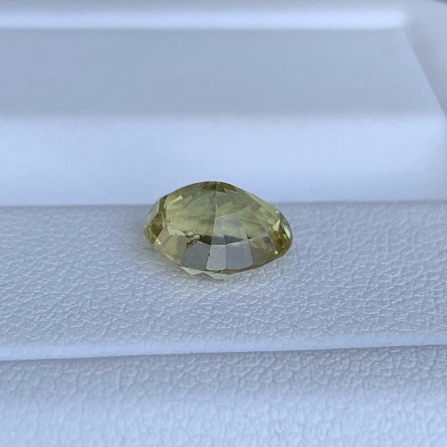 Triangular Chrysoberyl 2.06ct - (UH) - Baza Boutique