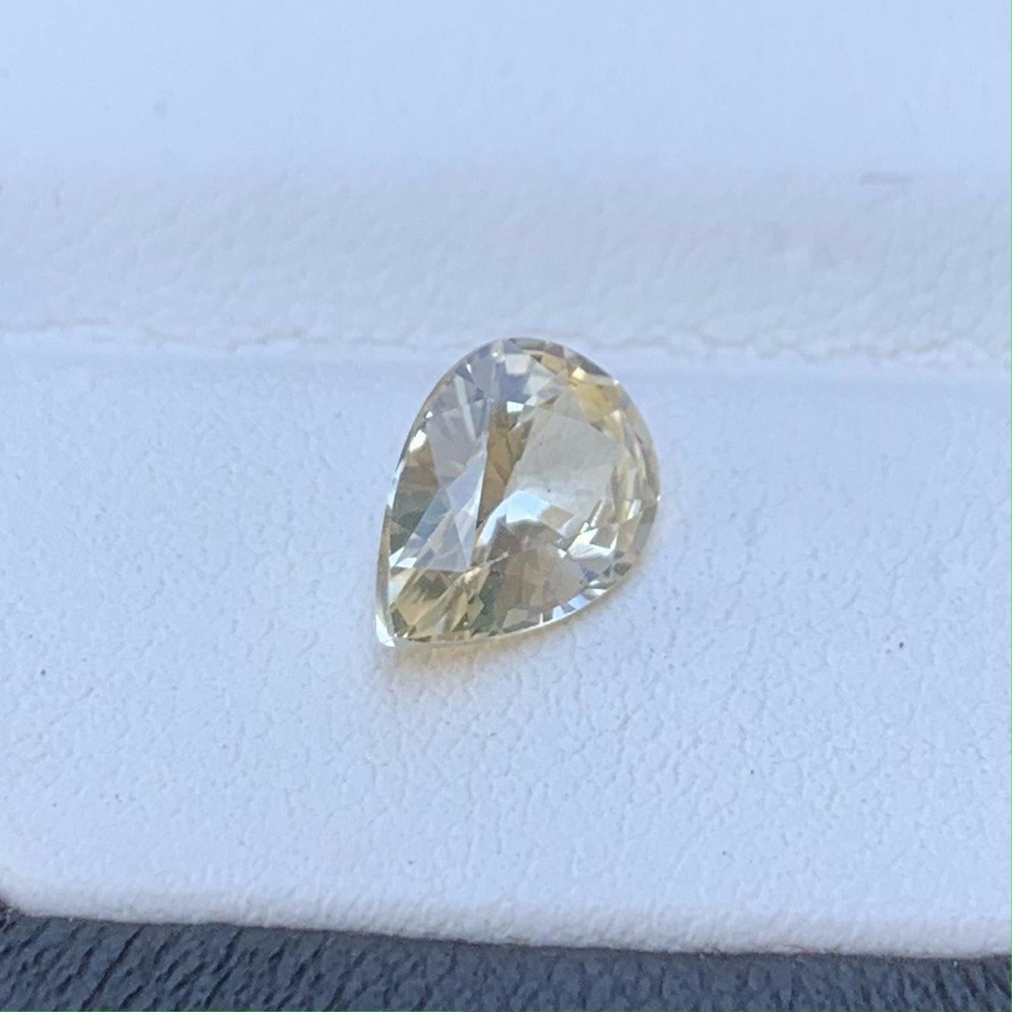 Ceylon Peach Sapphire 1.92ct (UH) - Baza Boutique