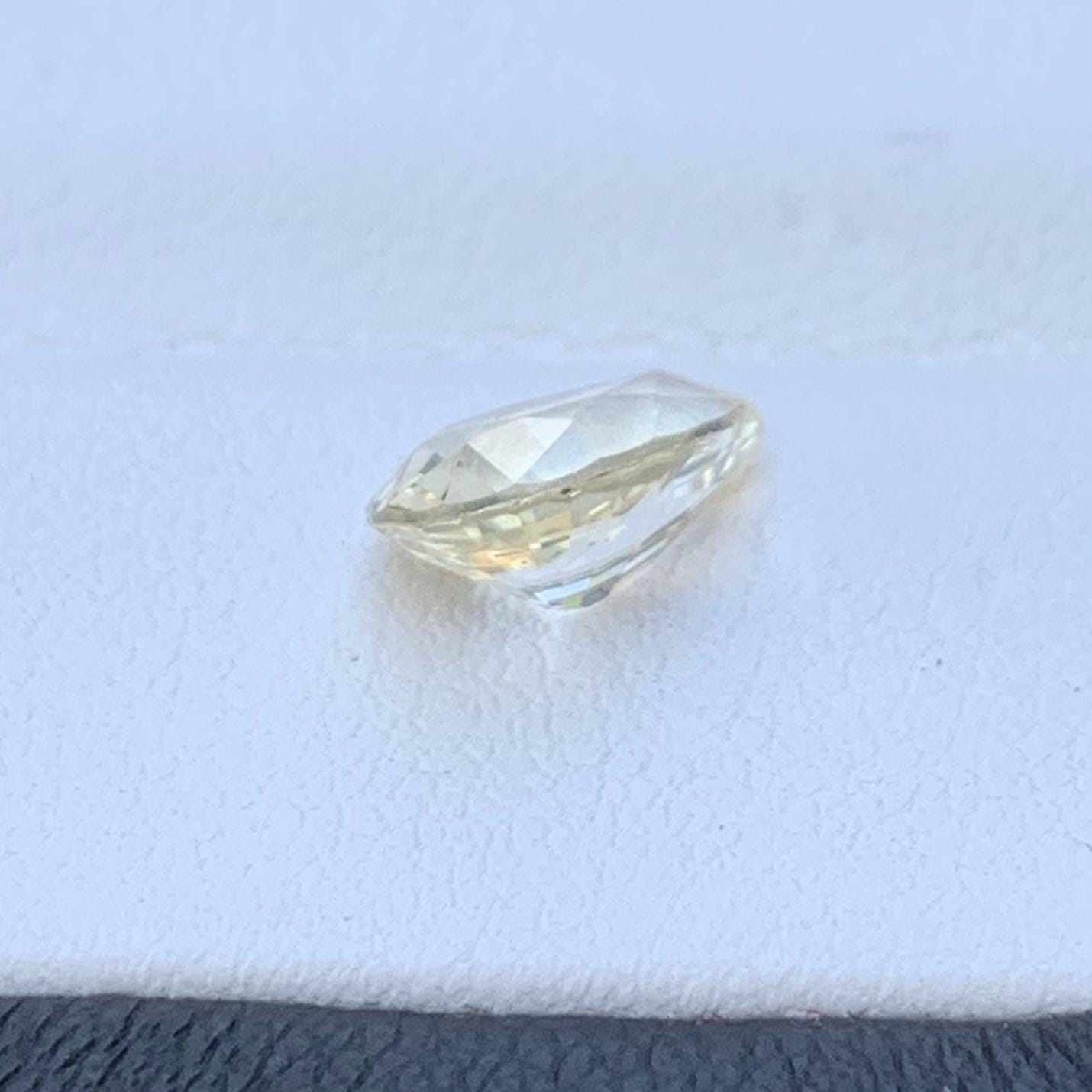 Ceylon Peach Sapphire 1.92ct (UH) - Baza Boutique
