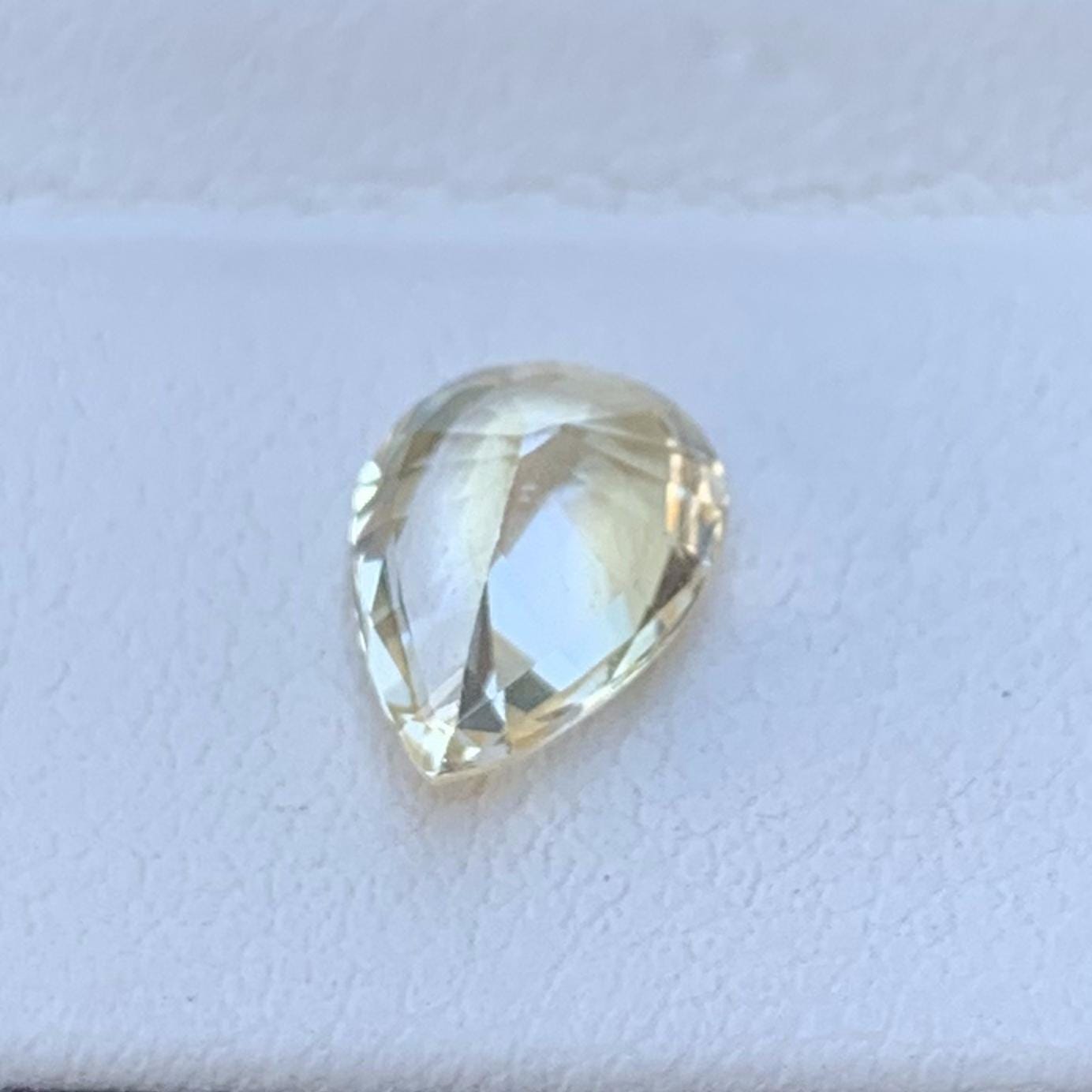 Natural Champagne Peach Sapphire 1.35ct - (H) - Baza Boutique