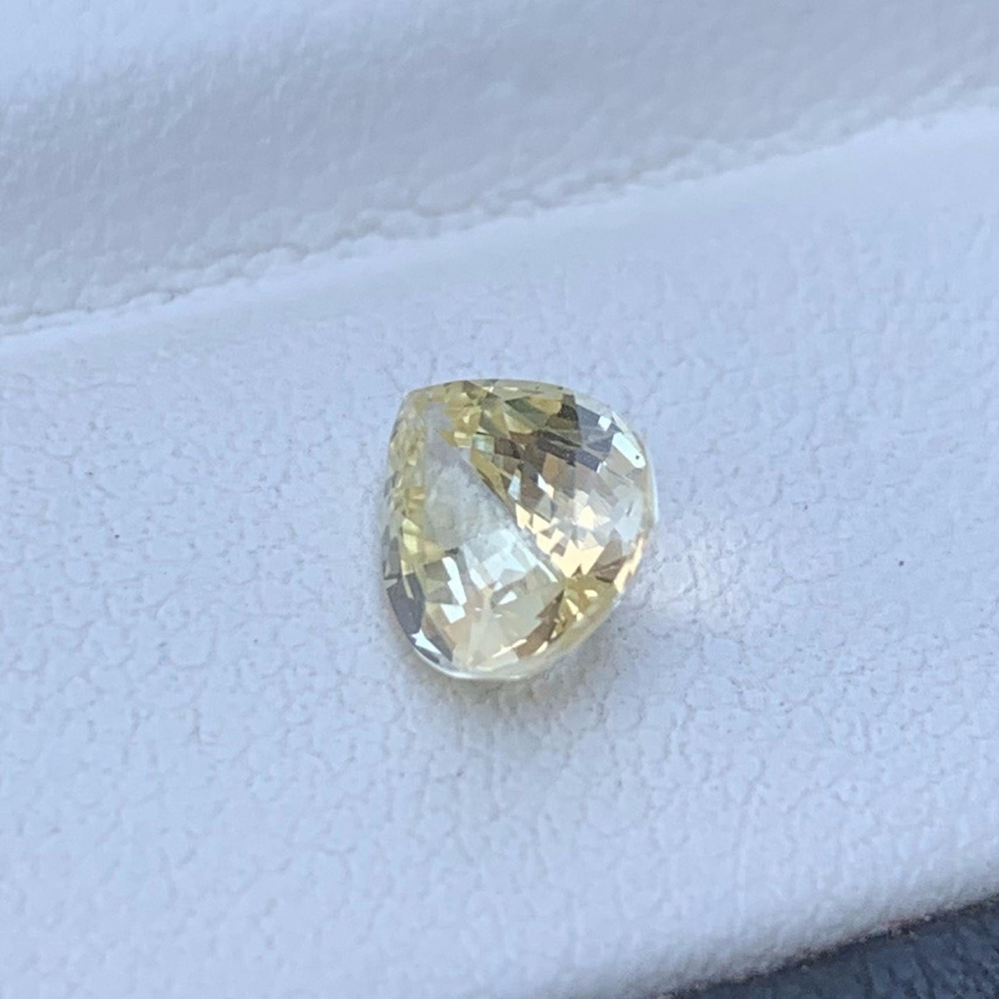 Natural Tiffany Yellow Sapphire 1.34ct - (H) - Baza Boutique
