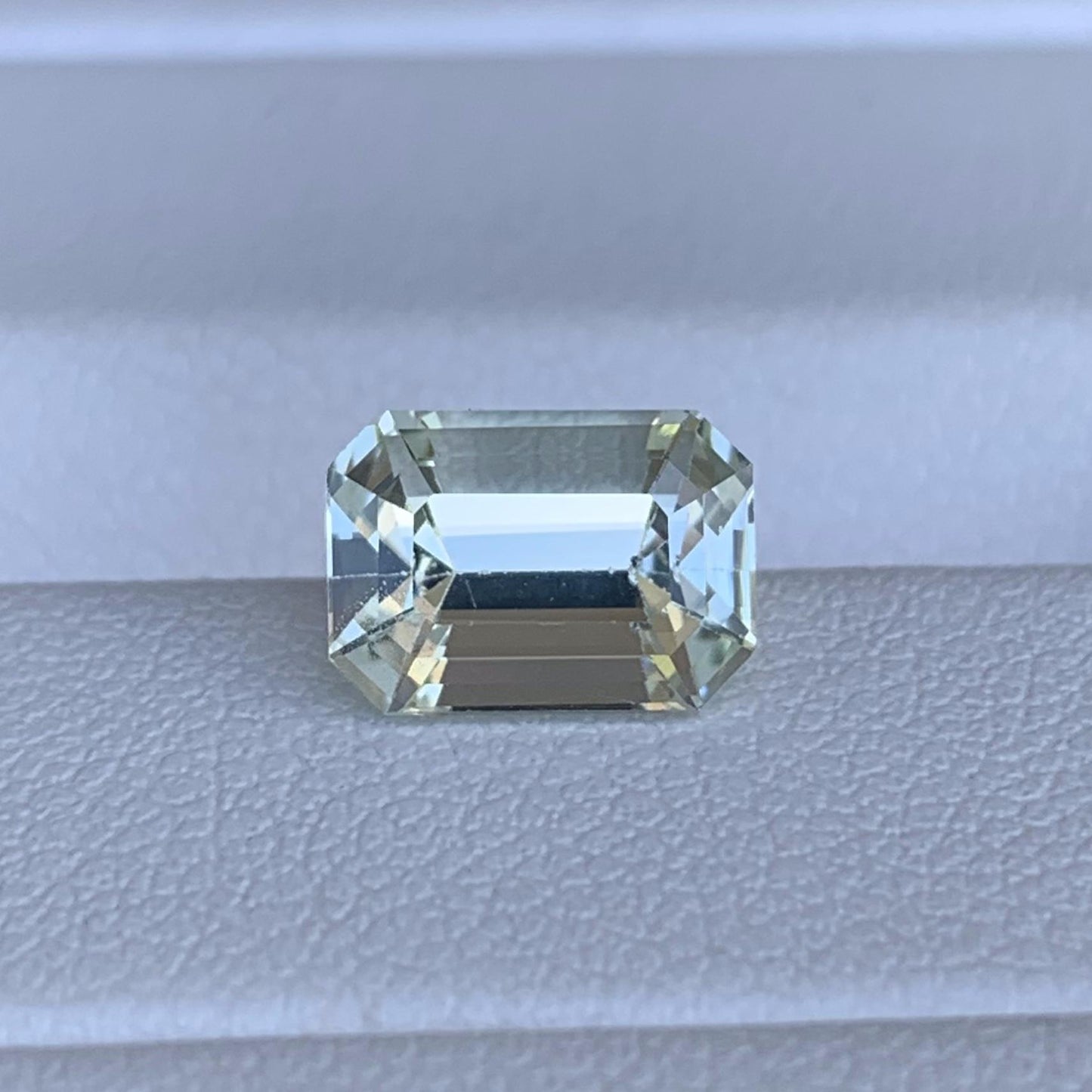 Natural Chrysoberyl 2.62ct - (UH) - Baza Boutique