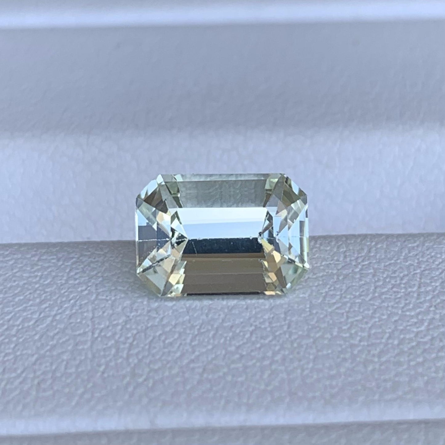 Natural Chrysoberyl 2.62ct - (UH) - Baza Boutique